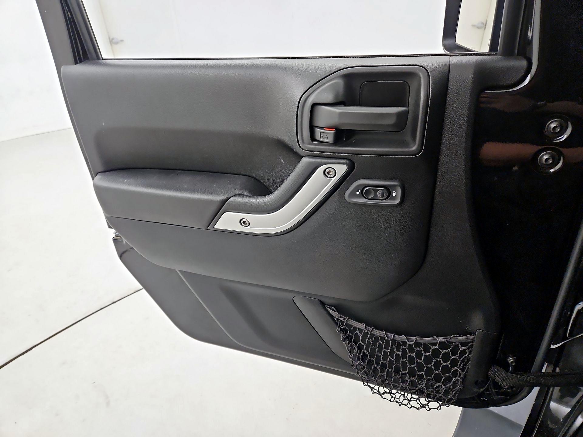 Thumbnail: 2016 Jeep Wrangler - 12