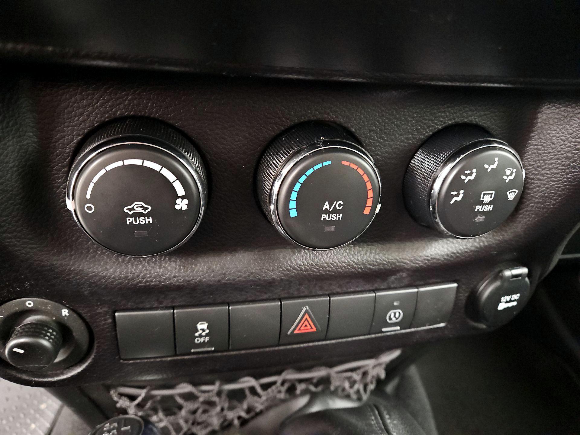 Thumbnail: 2016 Jeep Wrangler - 14