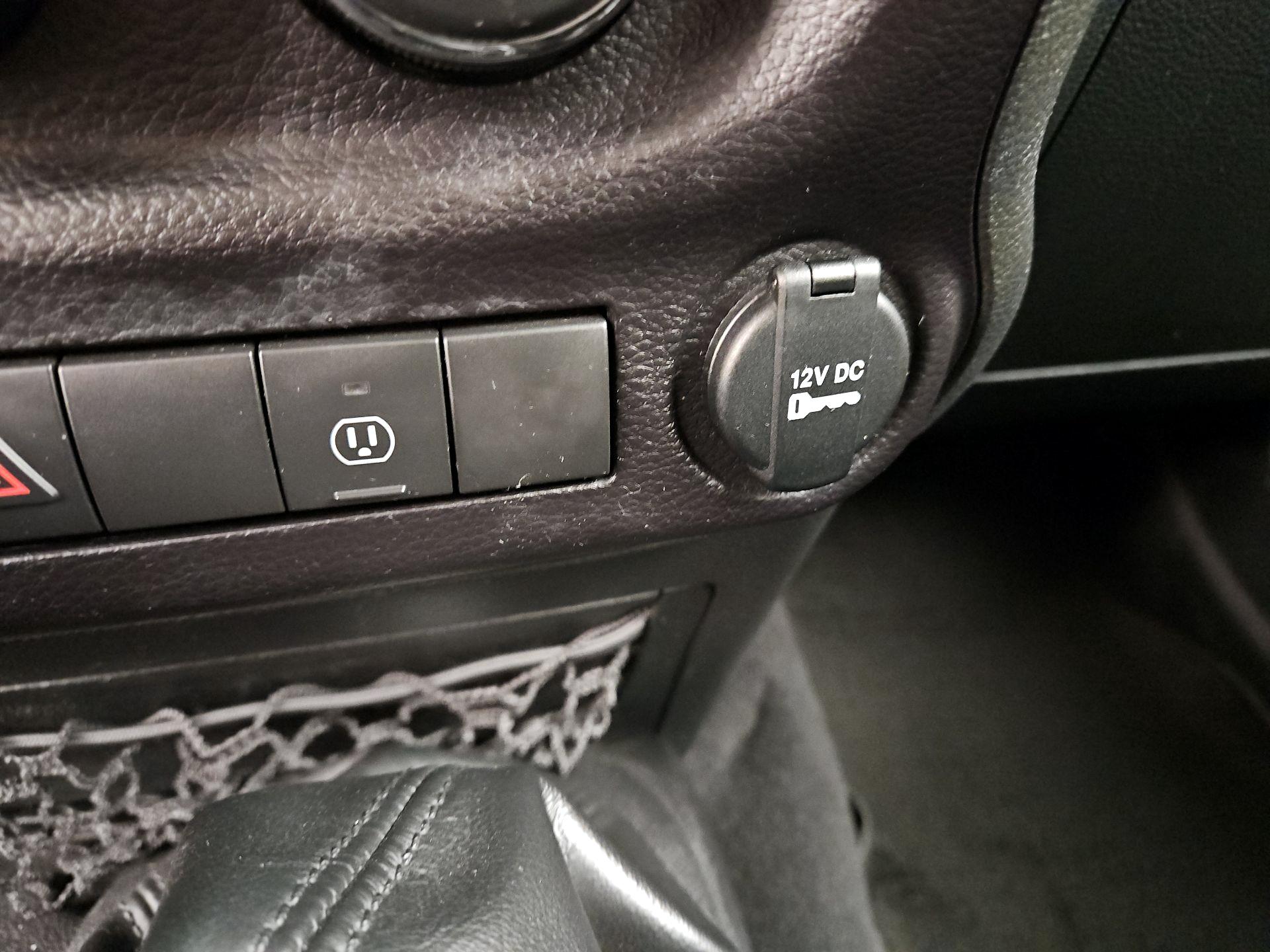 Thumbnail: 2016 Jeep Wrangler - 16