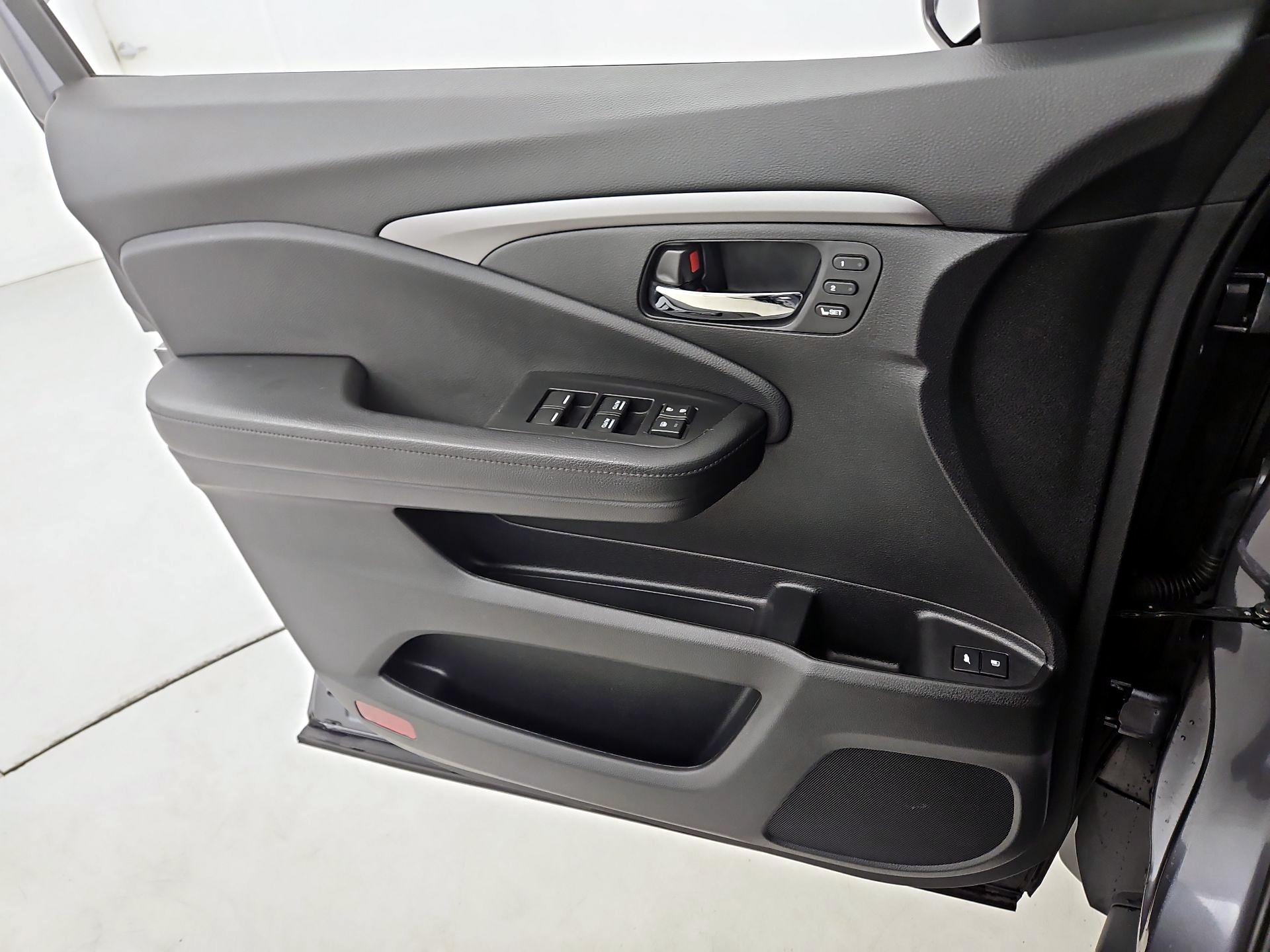 Thumbnail: 2019 Honda Passport - 12