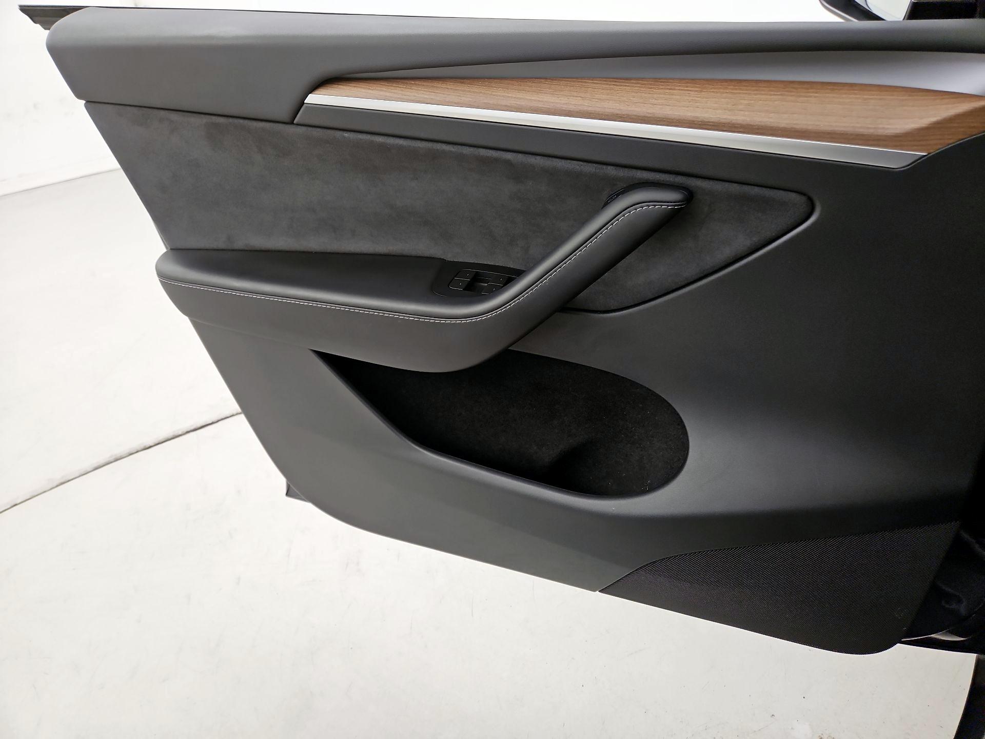 Thumbnail: 2023 Tesla Model Y - 12