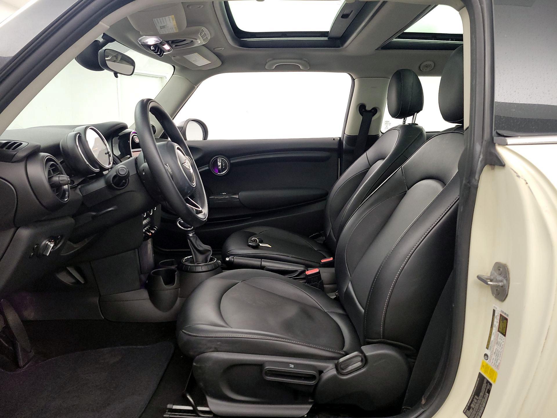 Thumbnail: 2016 MINI Cooper Hardtop - 11