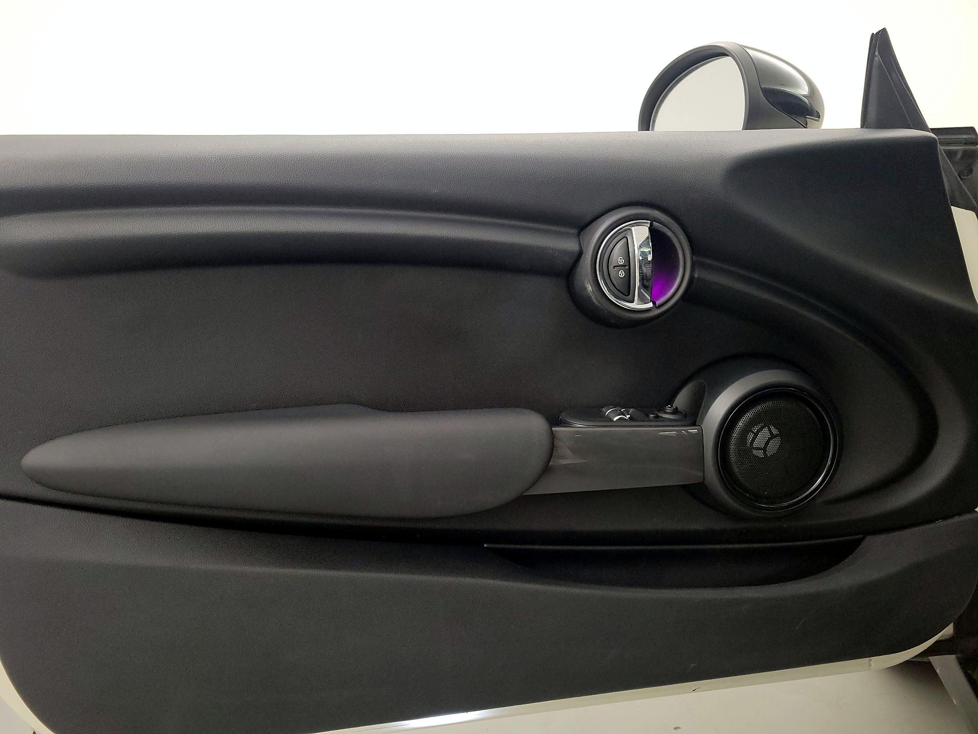 Thumbnail: 2016 MINI Cooper Hardtop - 12