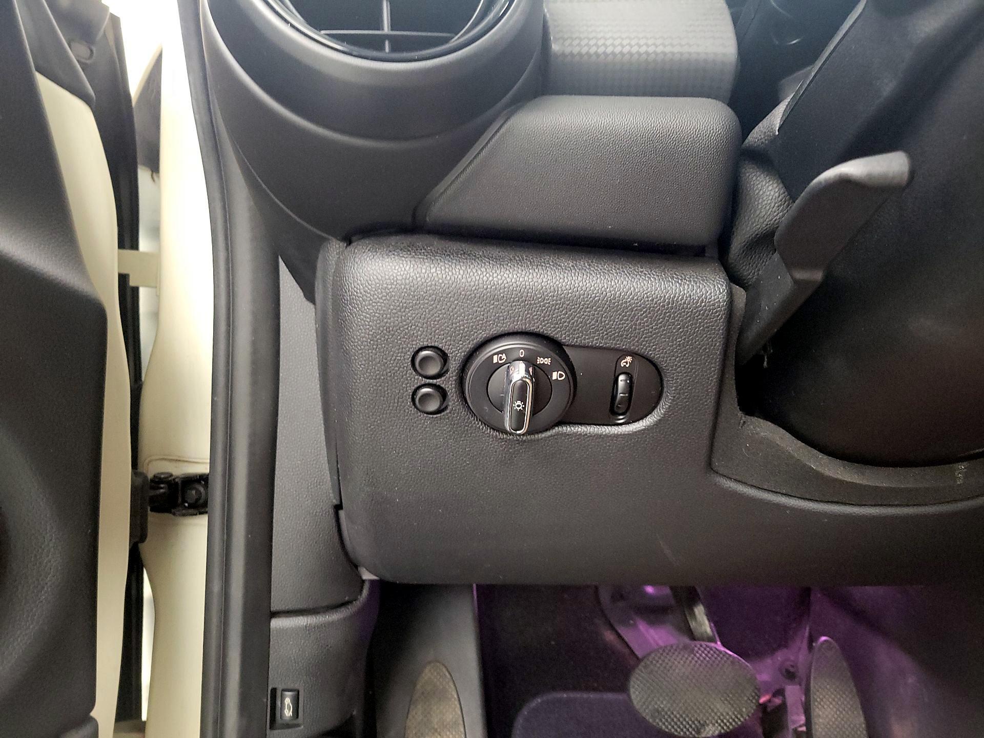 Thumbnail: 2016 MINI Cooper Hardtop - 13