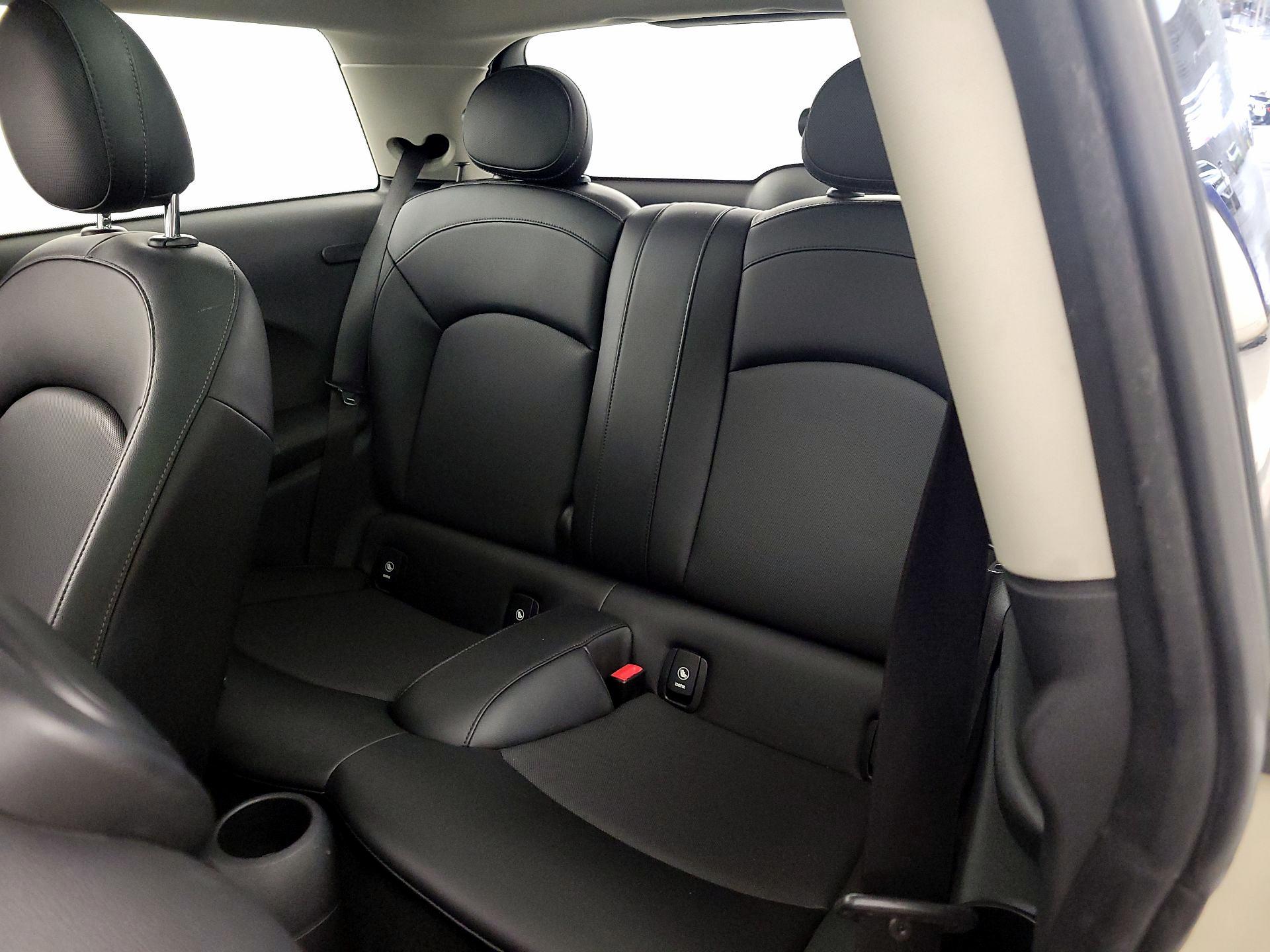 Thumbnail: 2016 MINI Cooper Hardtop - 19