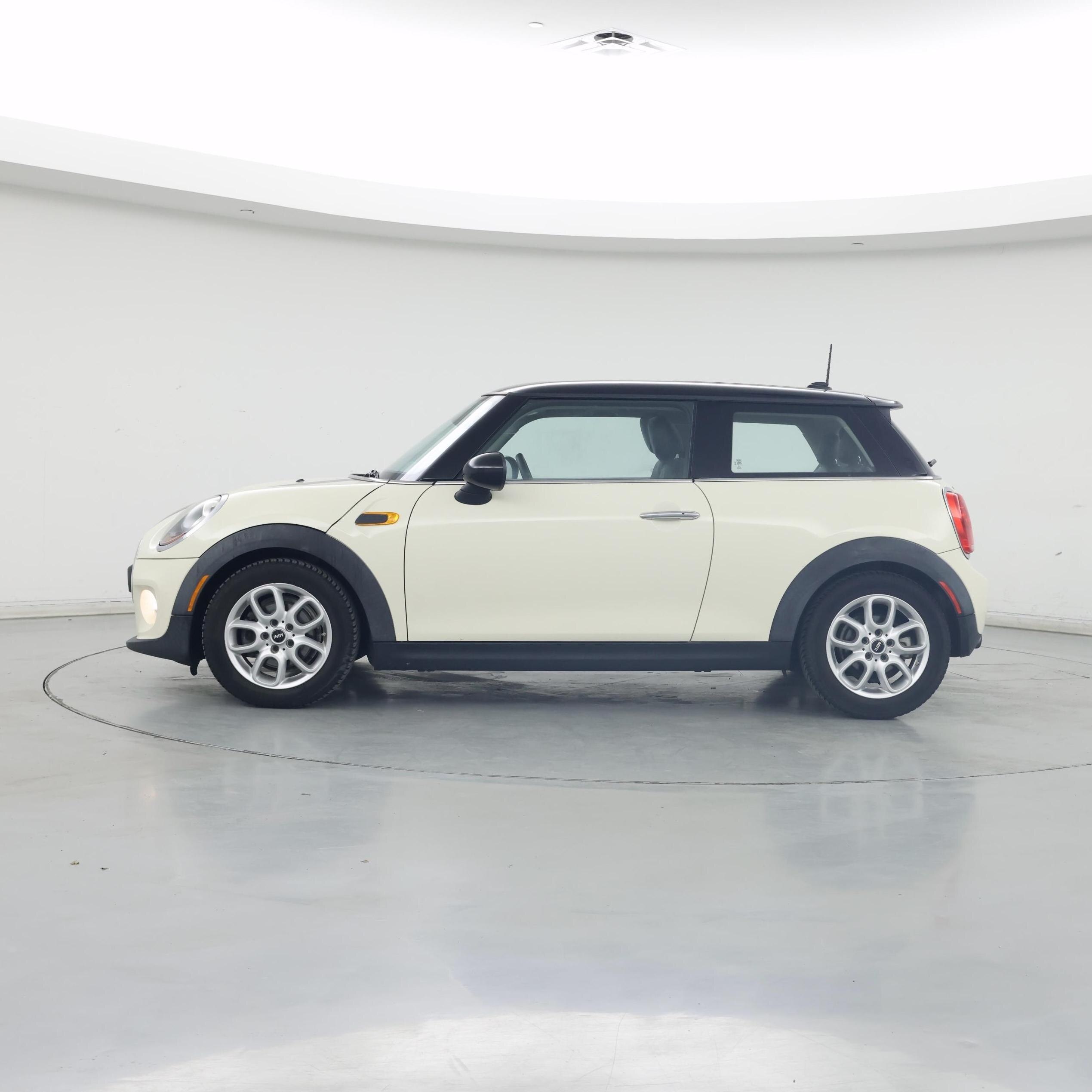 Thumbnail: 2016 MINI Cooper Hardtop - 3