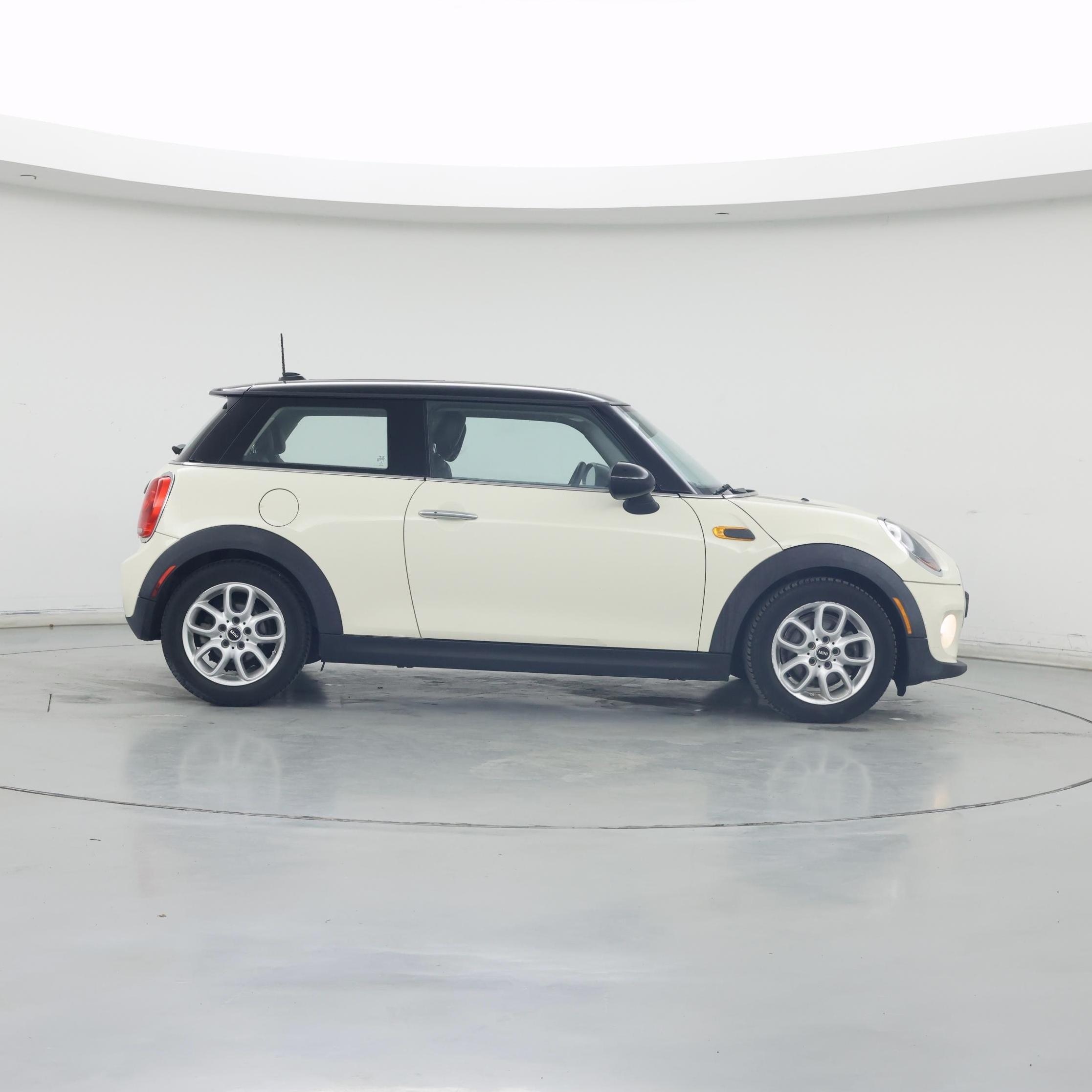 Thumbnail: 2016 MINI Cooper Hardtop - 7