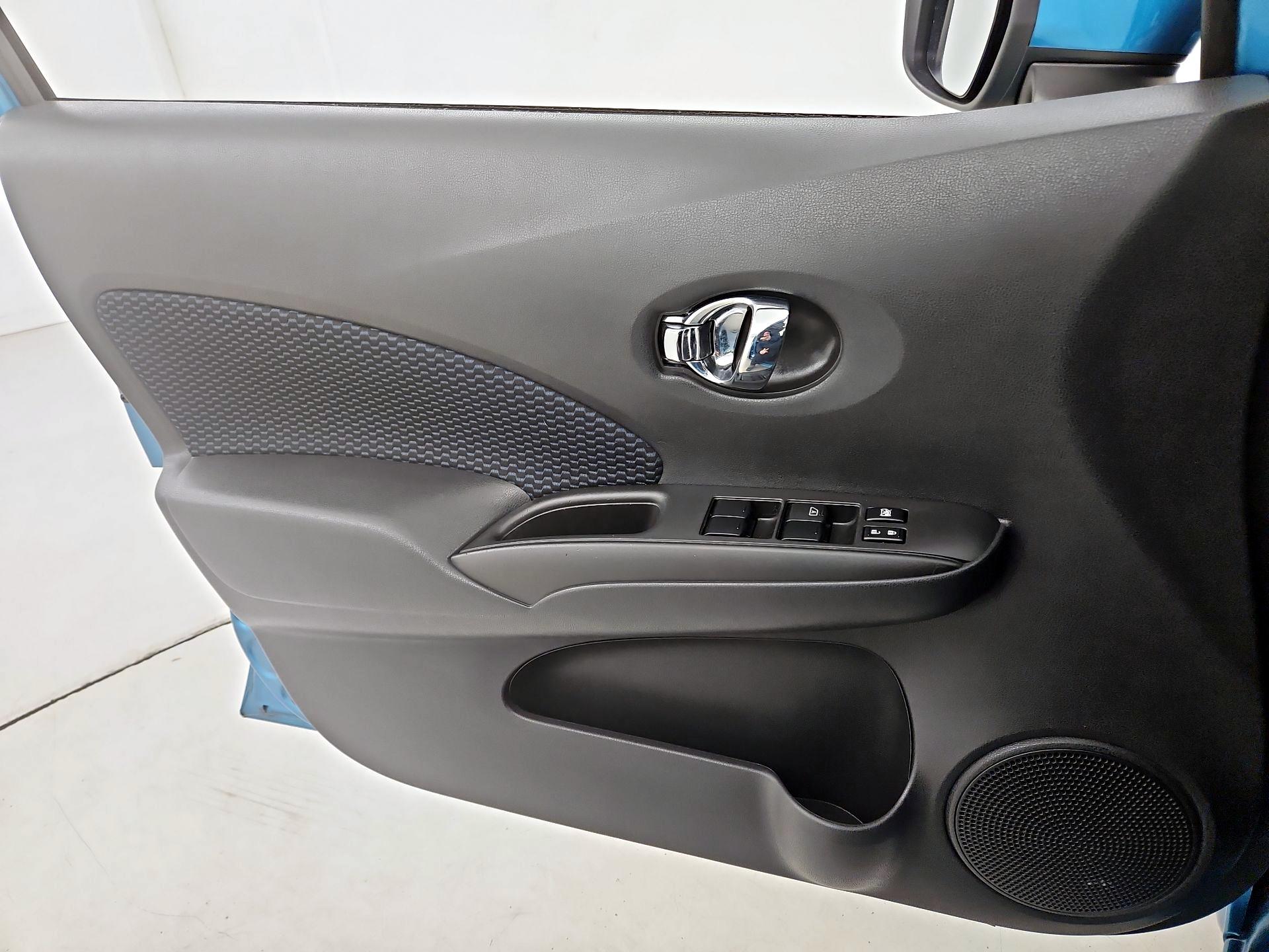 Thumbnail: 2015 Nissan Versa Note - 12