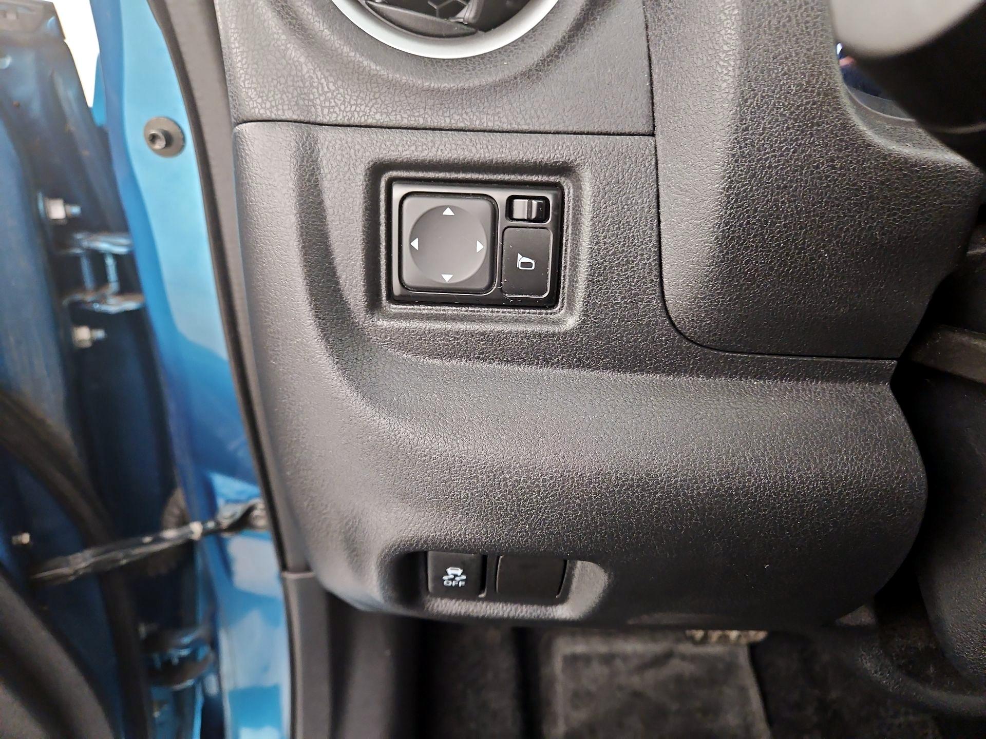 Thumbnail: 2015 Nissan Versa Note - 13