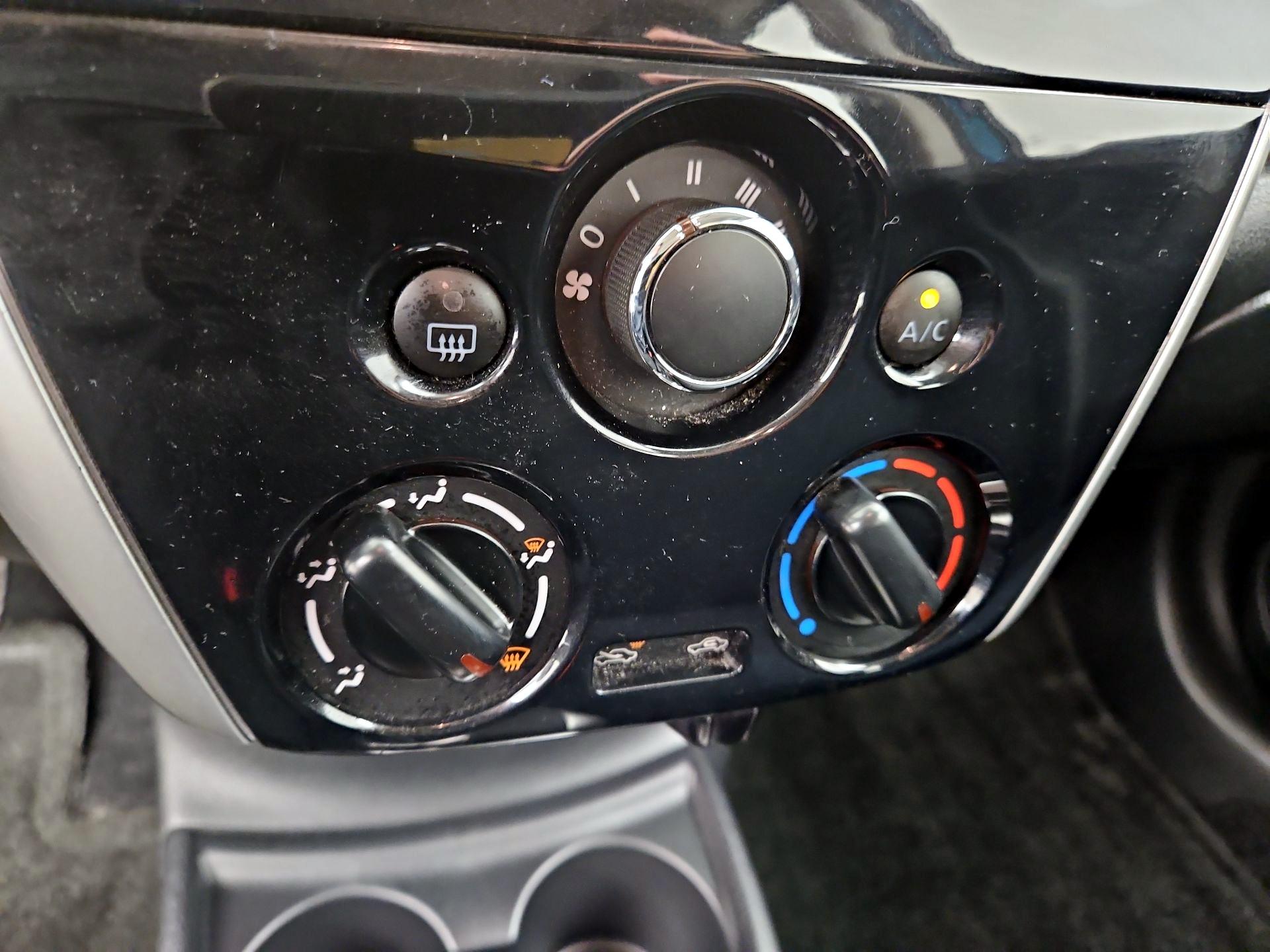 Thumbnail: 2015 Nissan Versa Note - 15