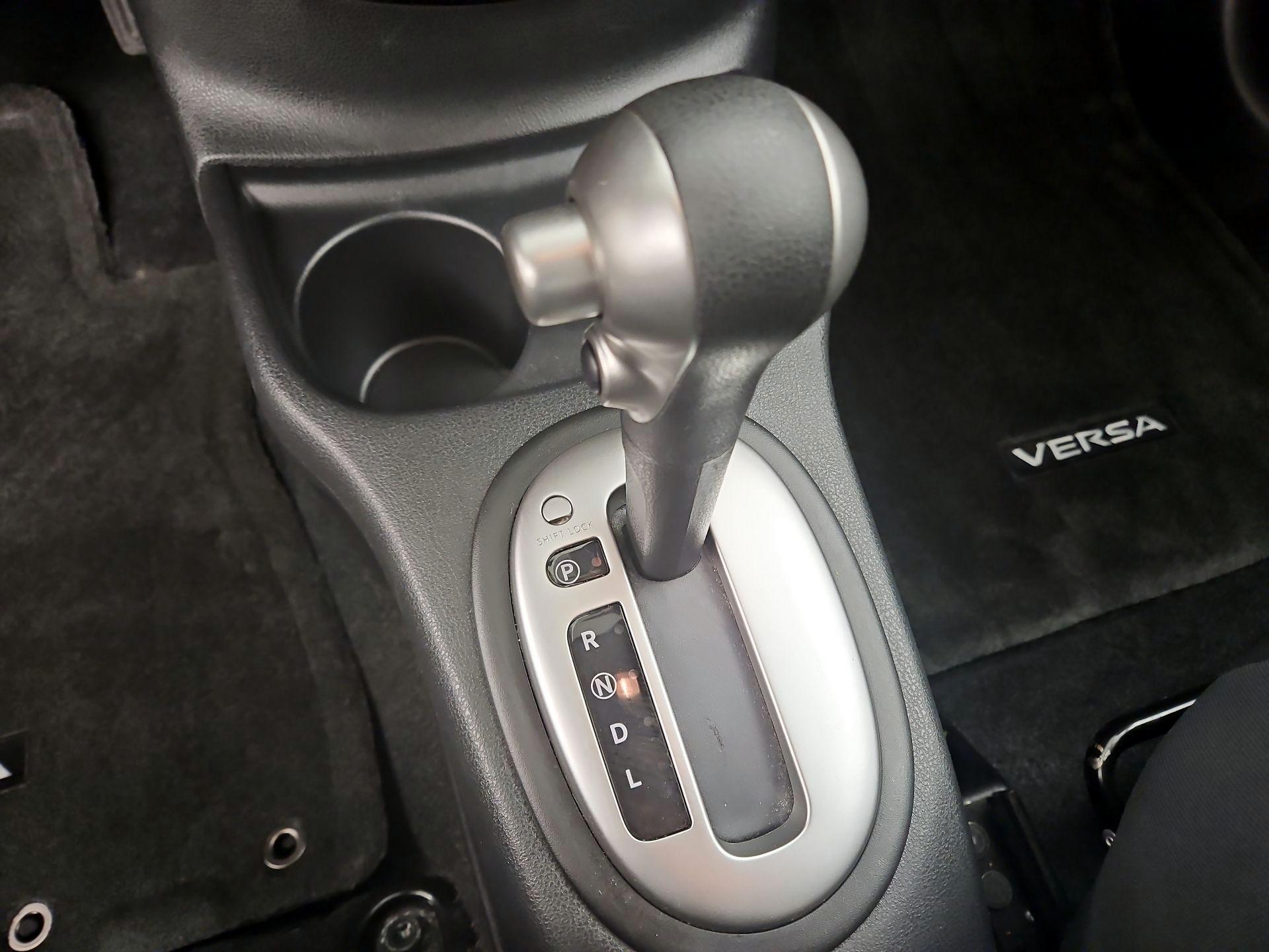 Thumbnail: 2015 Nissan Versa Note - 16