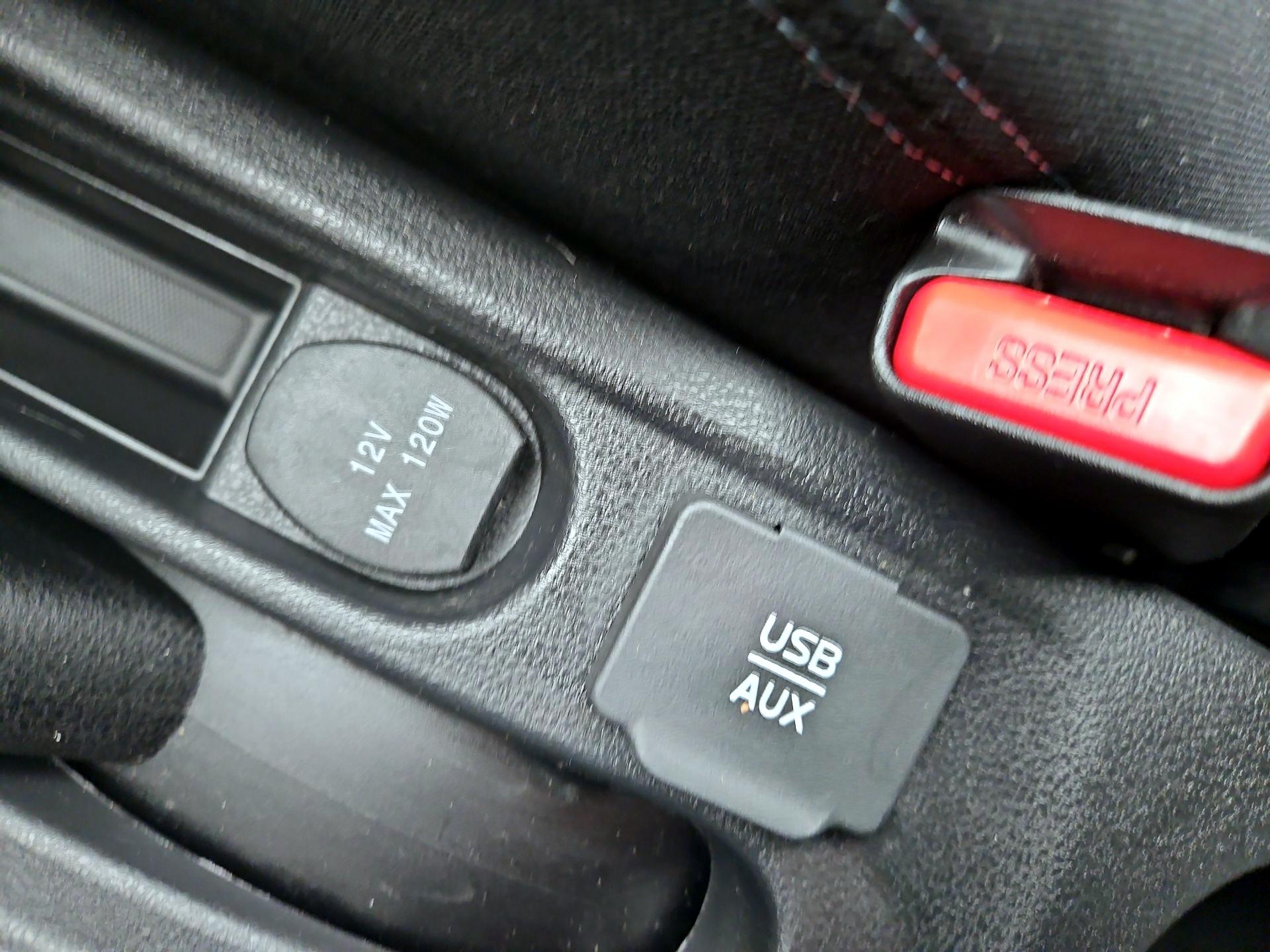 Thumbnail: 2015 Nissan Versa Note - 17