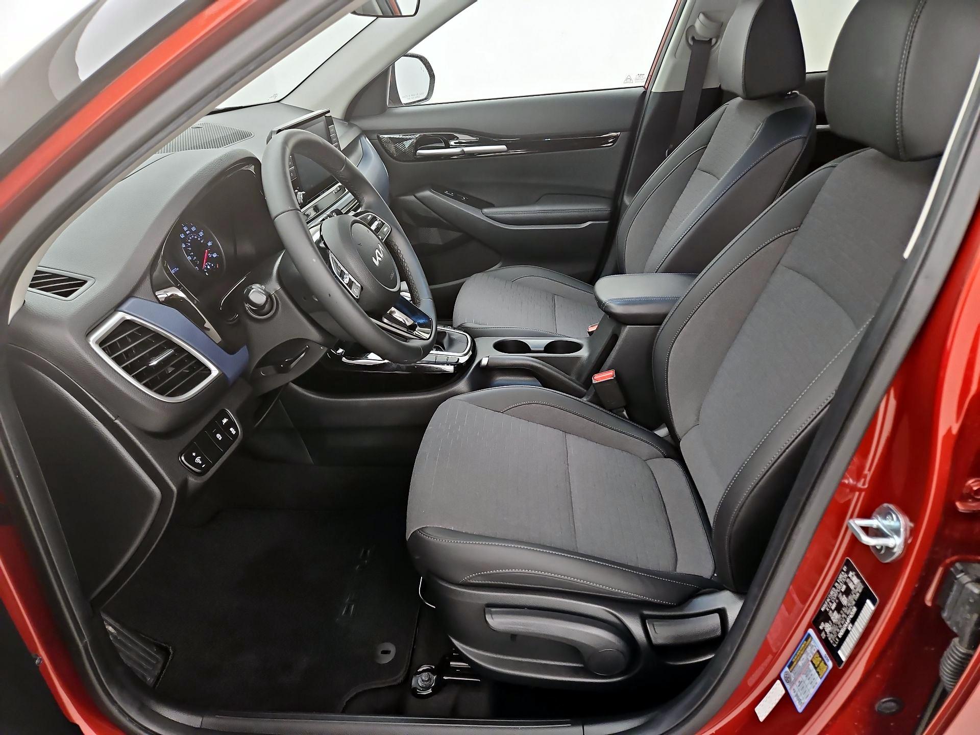 Thumbnail: 2023 Kia Seltos - 11