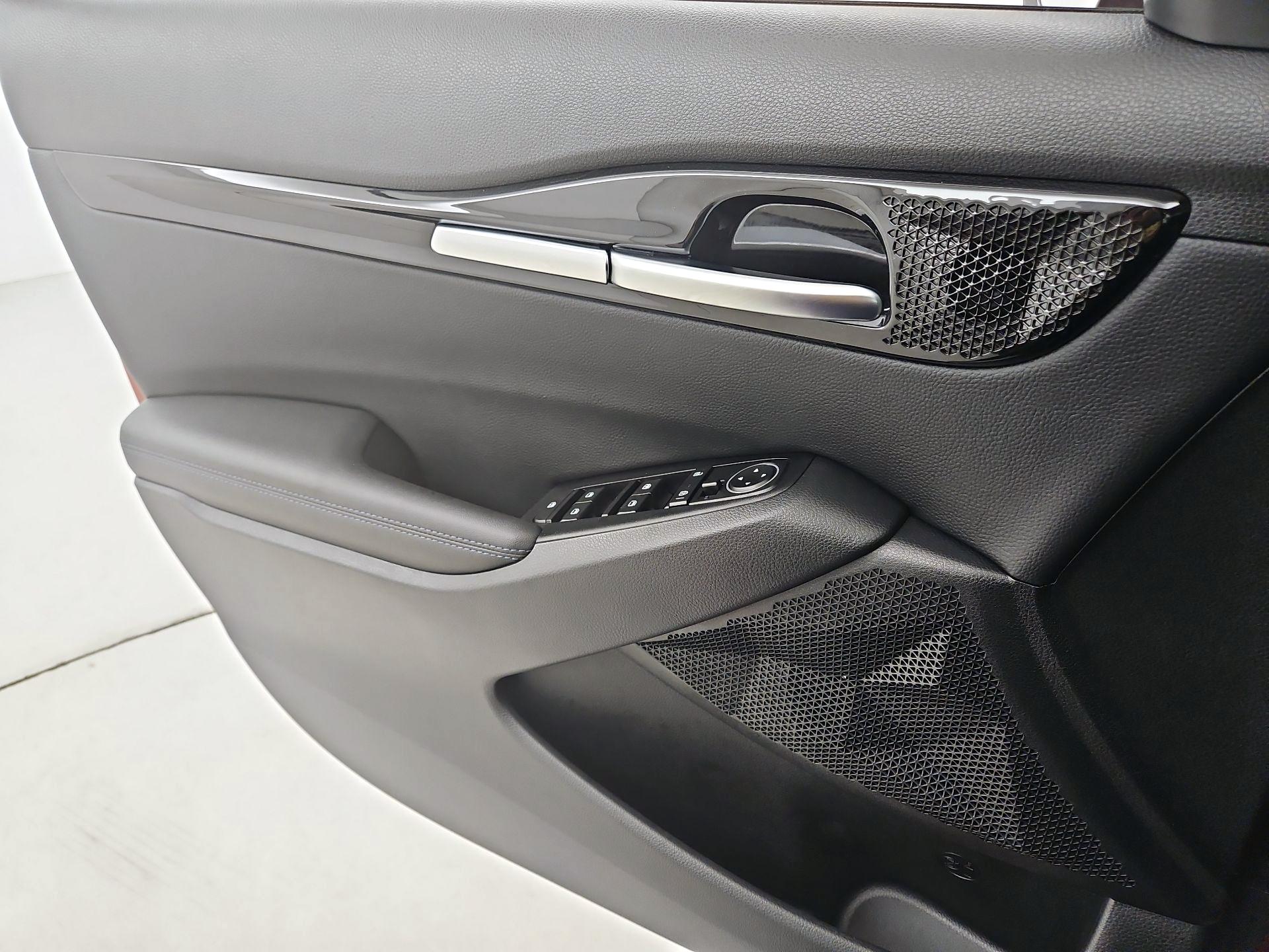 Thumbnail: 2023 Kia Seltos - 12