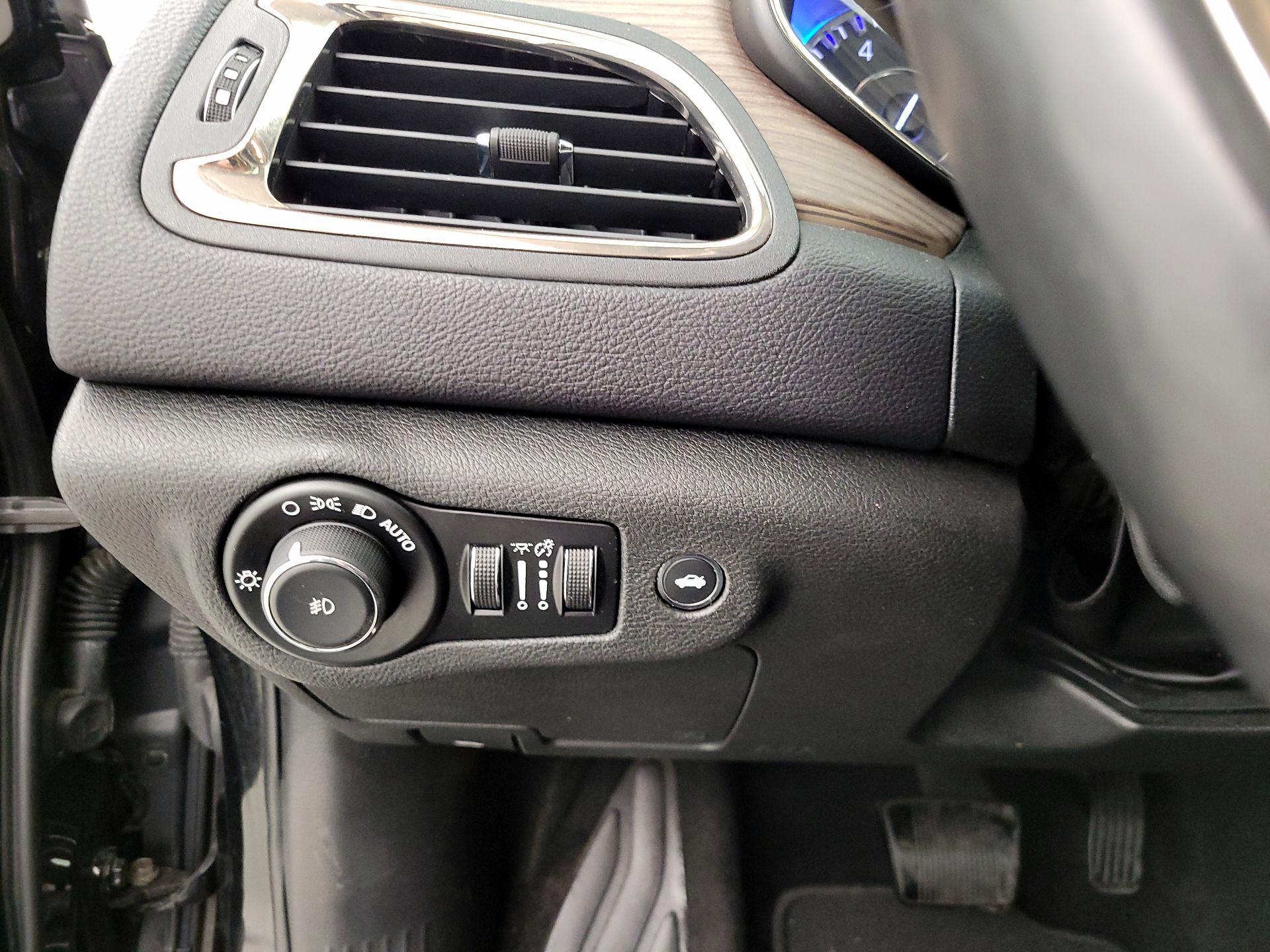 Thumbnail: 2015 Chrysler 200 - 13