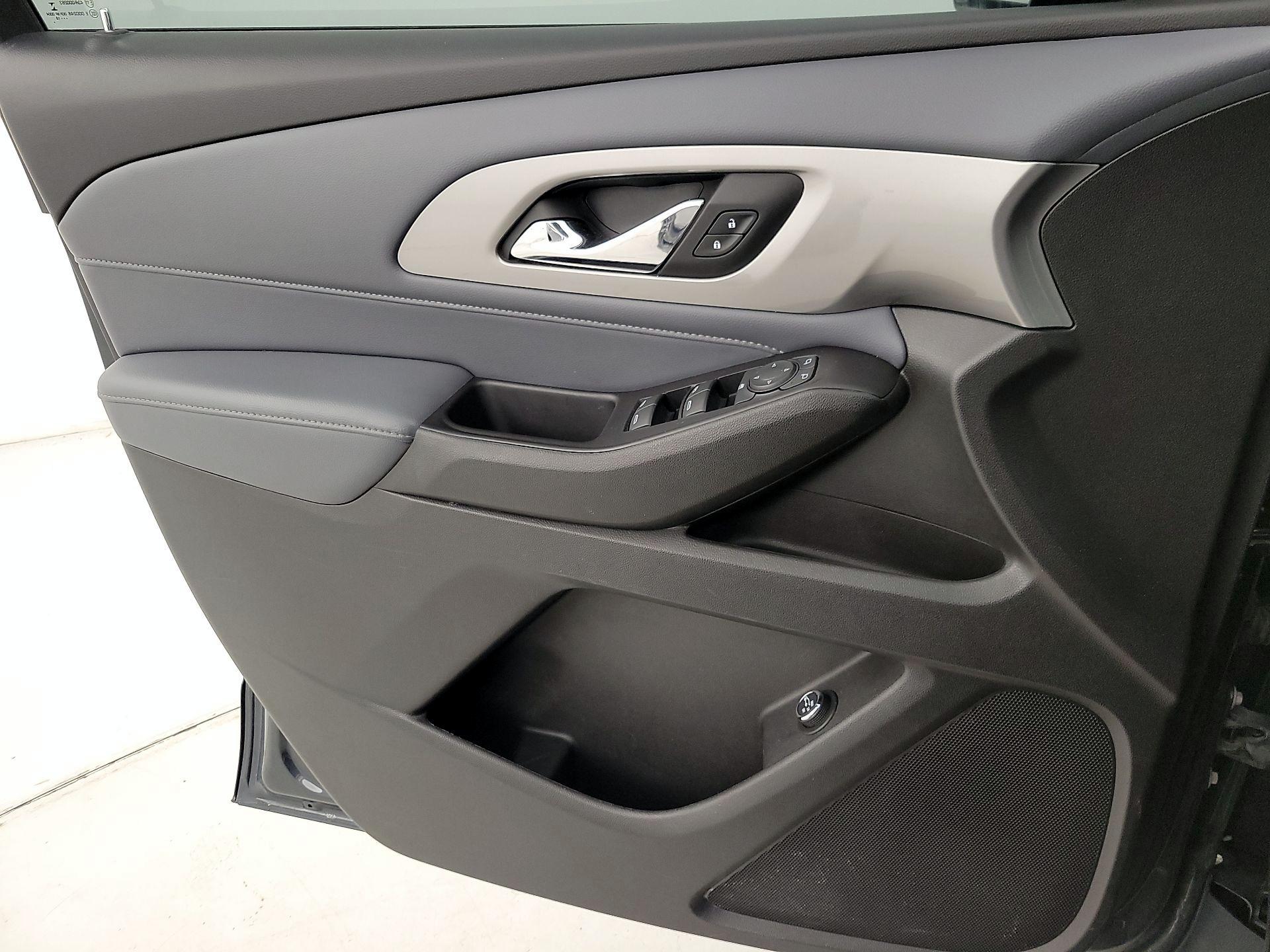 Thumbnail: 2018 Chevrolet Traverse - 12