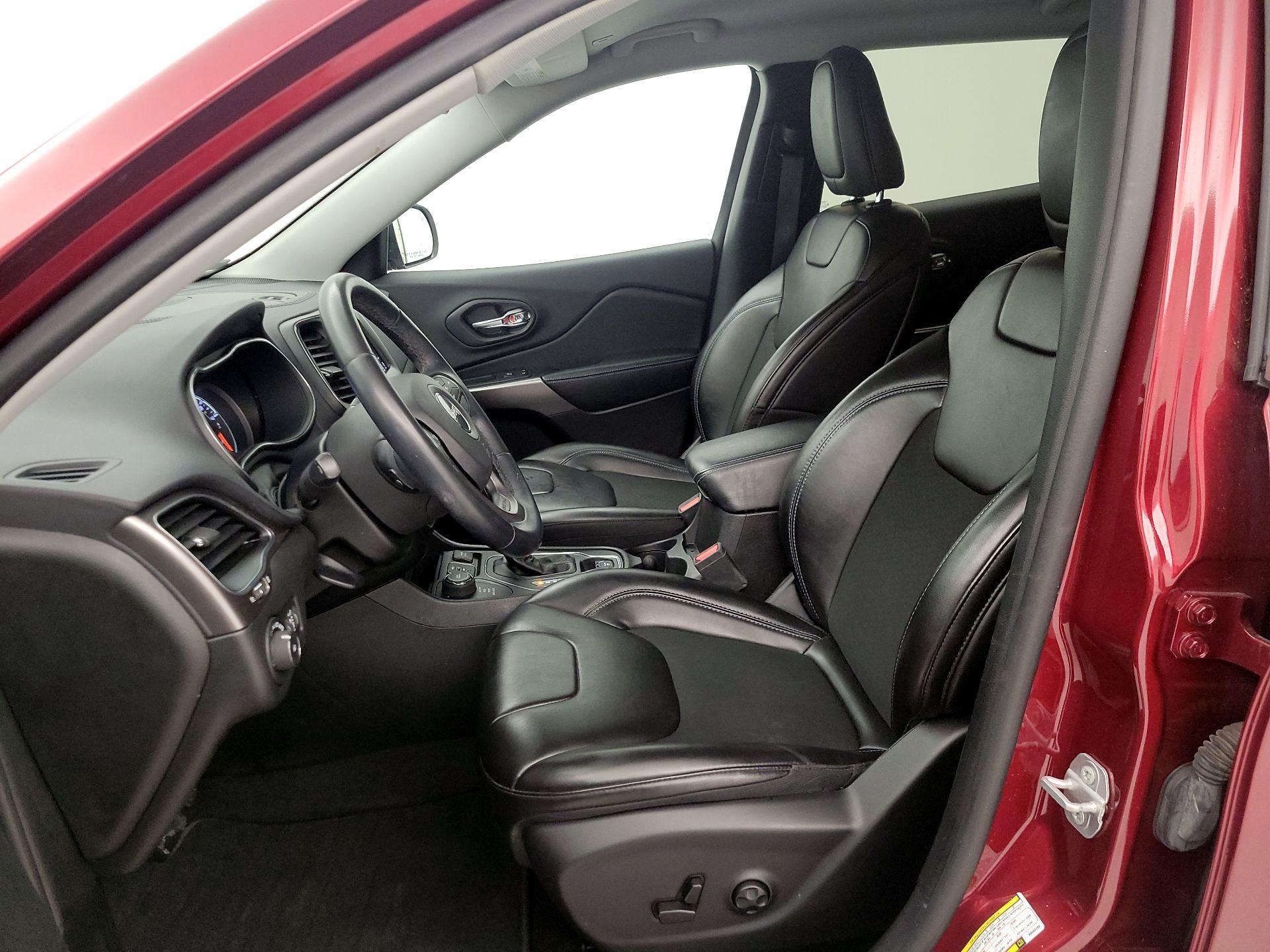 Thumbnail: 2019 Jeep Cherokee - 11