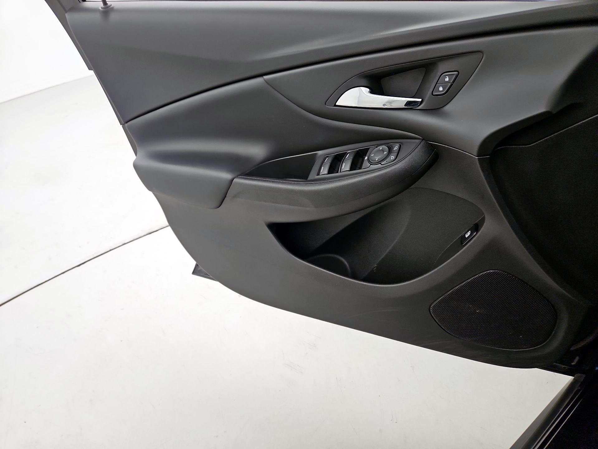 Thumbnail: 2017 Chevrolet Volt - 12