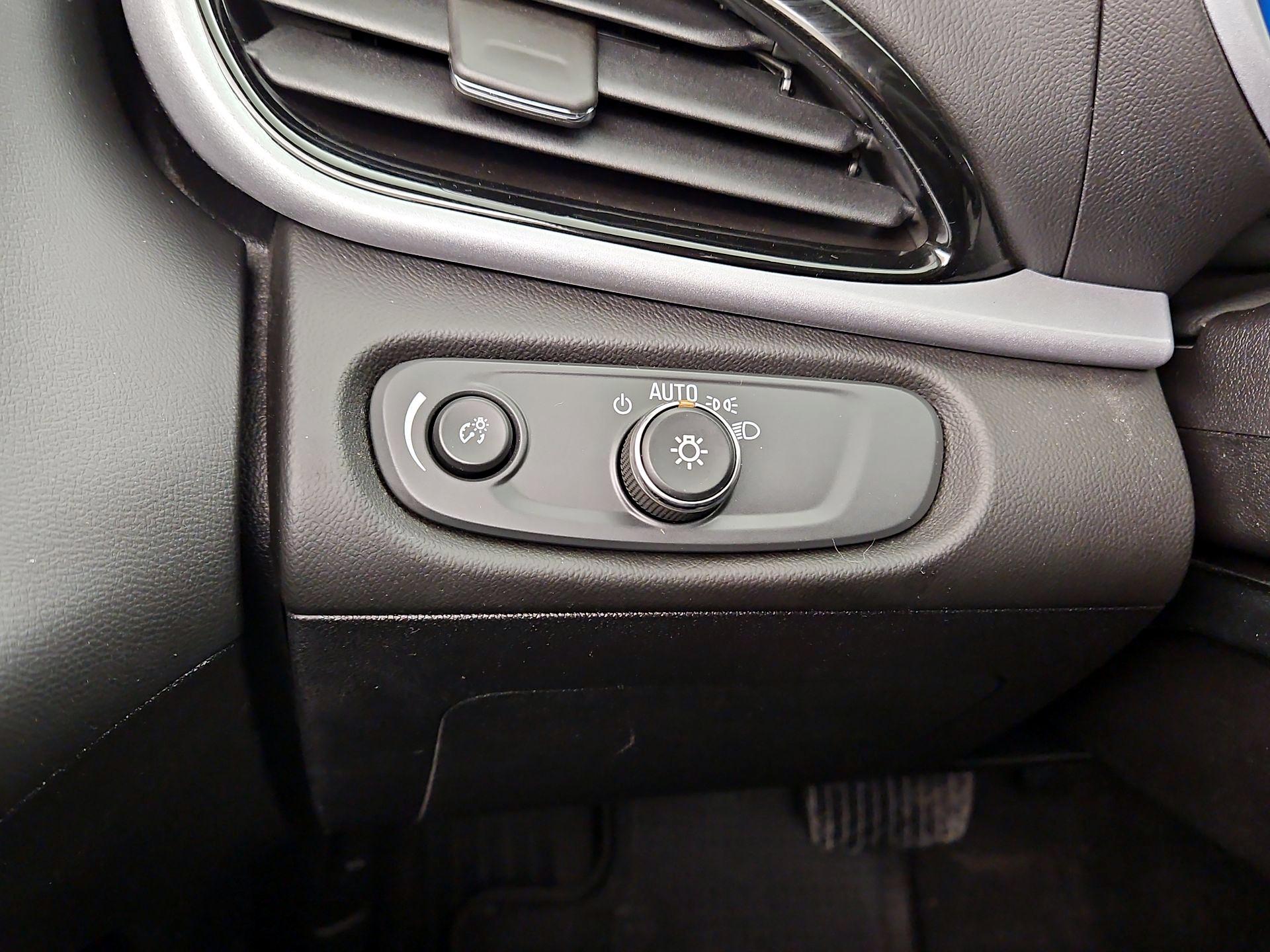 Thumbnail: 2017 Chevrolet Volt - 13