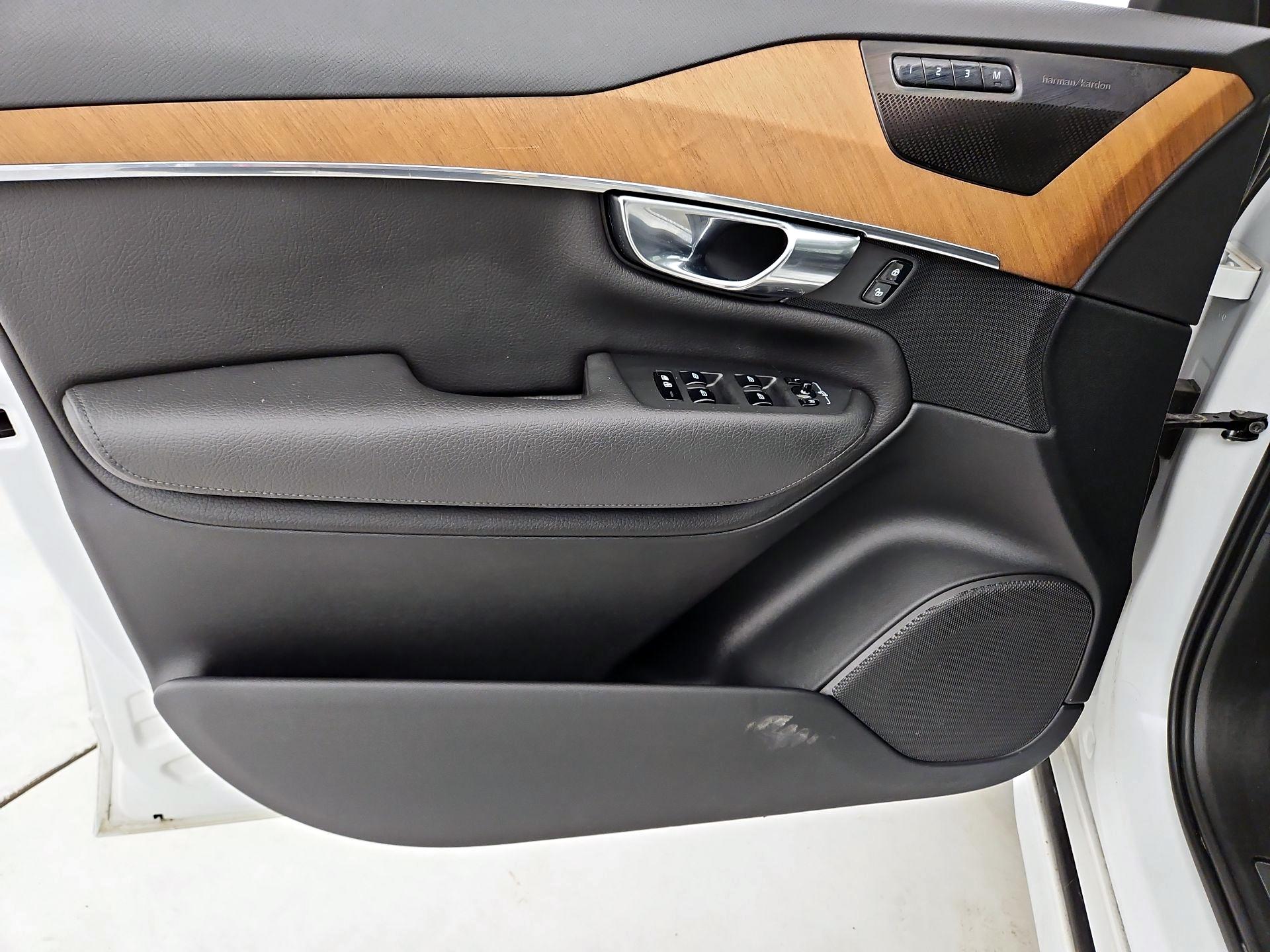 Thumbnail: 2021 Volvo XC90 - 12