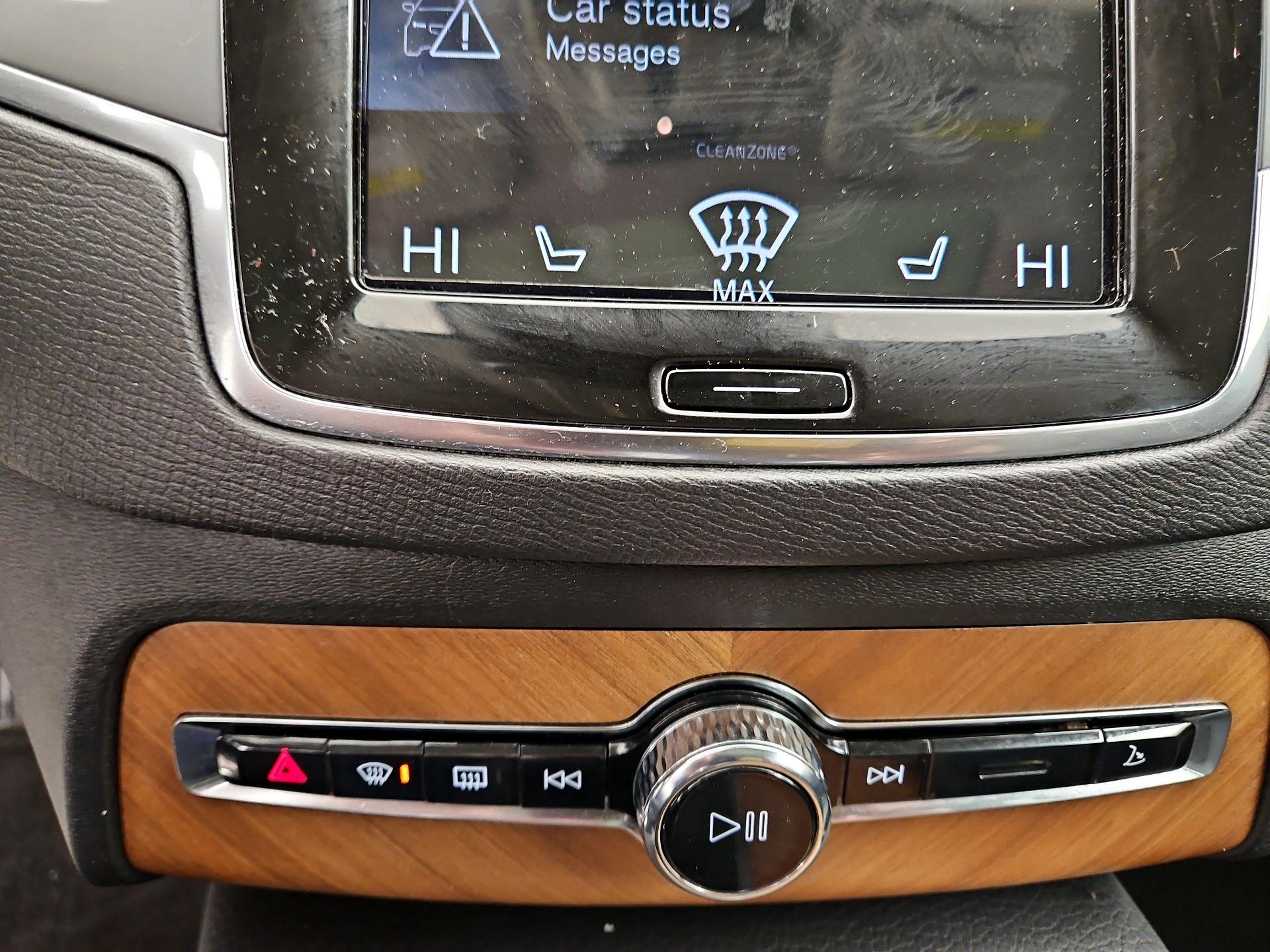 Thumbnail: 2021 Volvo XC90 - 17