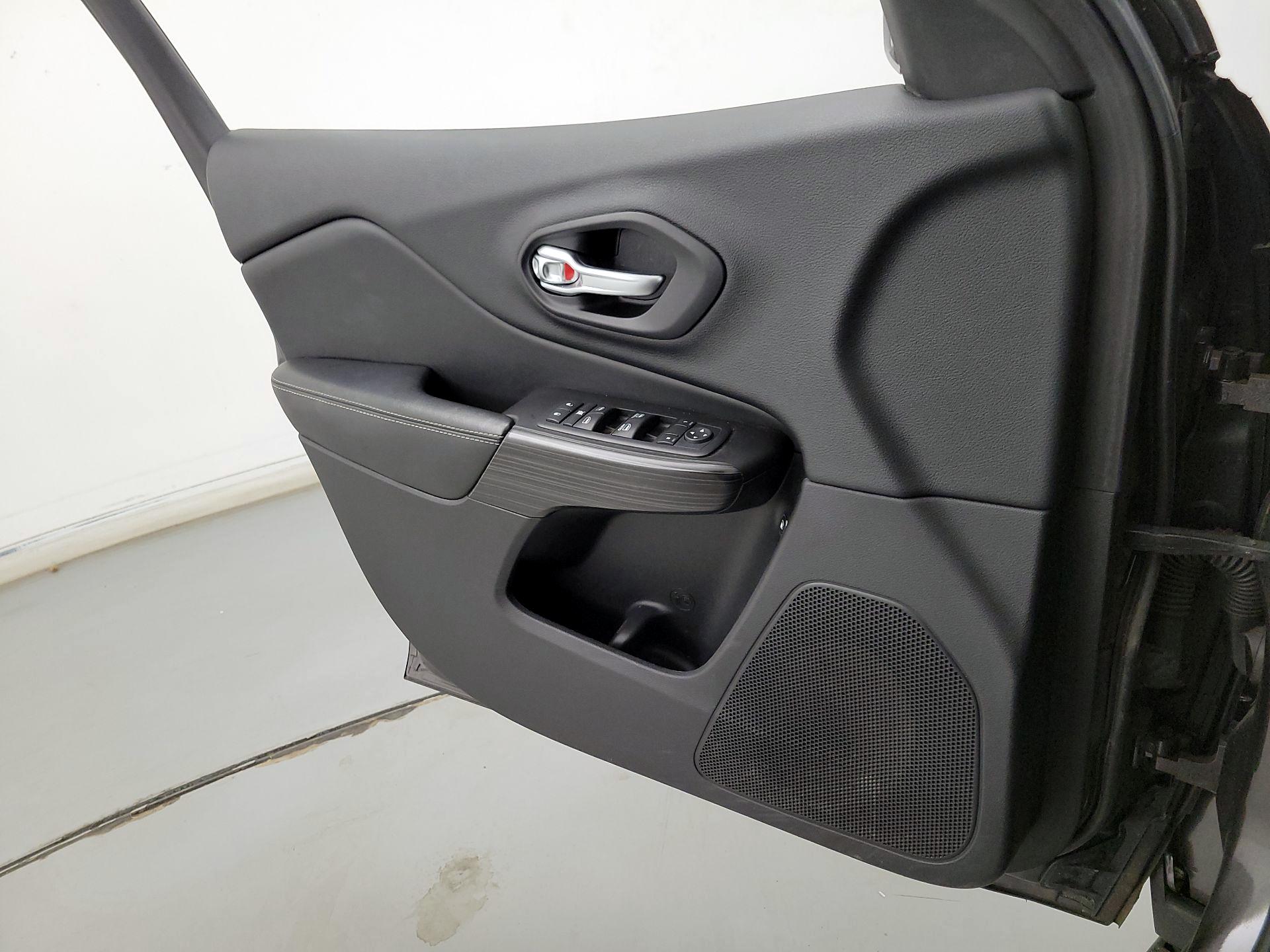 Thumbnail: 2014 Jeep Cherokee - 12