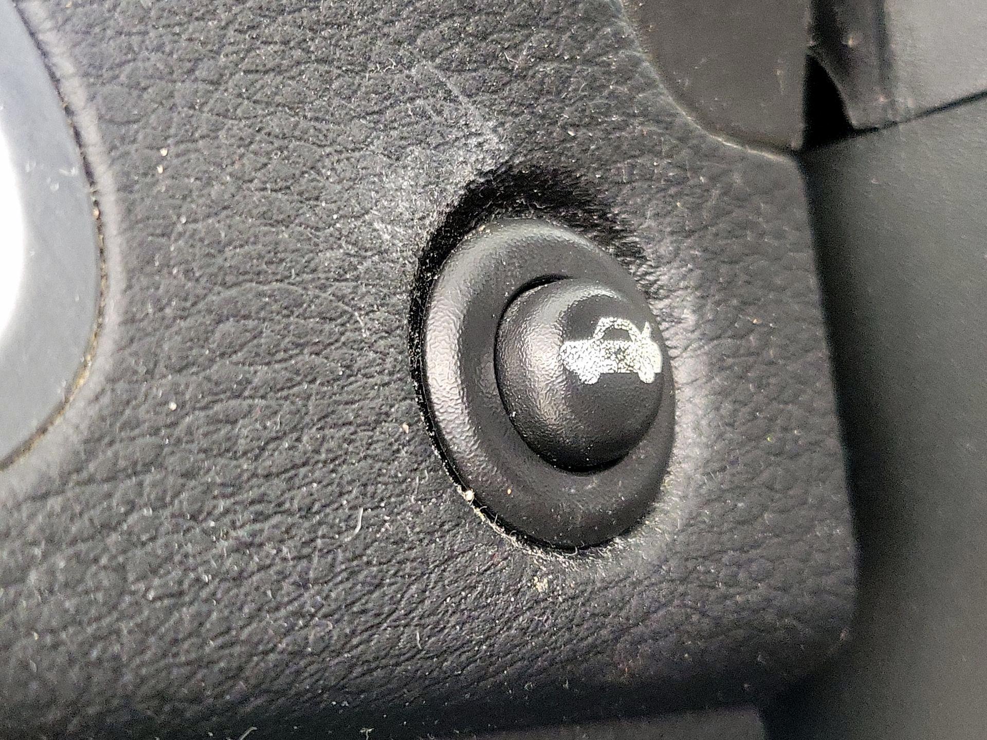 Thumbnail: 2014 Dodge Avenger - 13