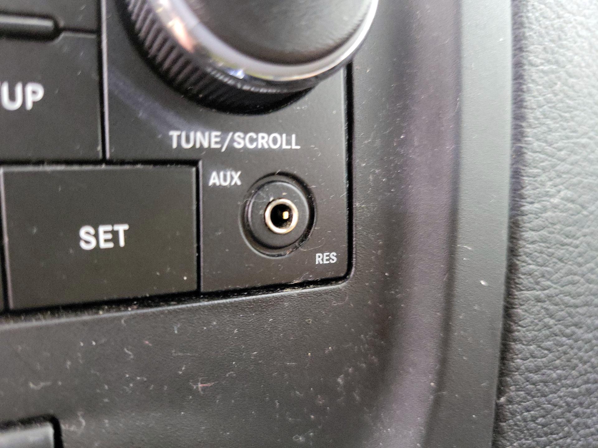 Thumbnail: 2014 Dodge Avenger - 17