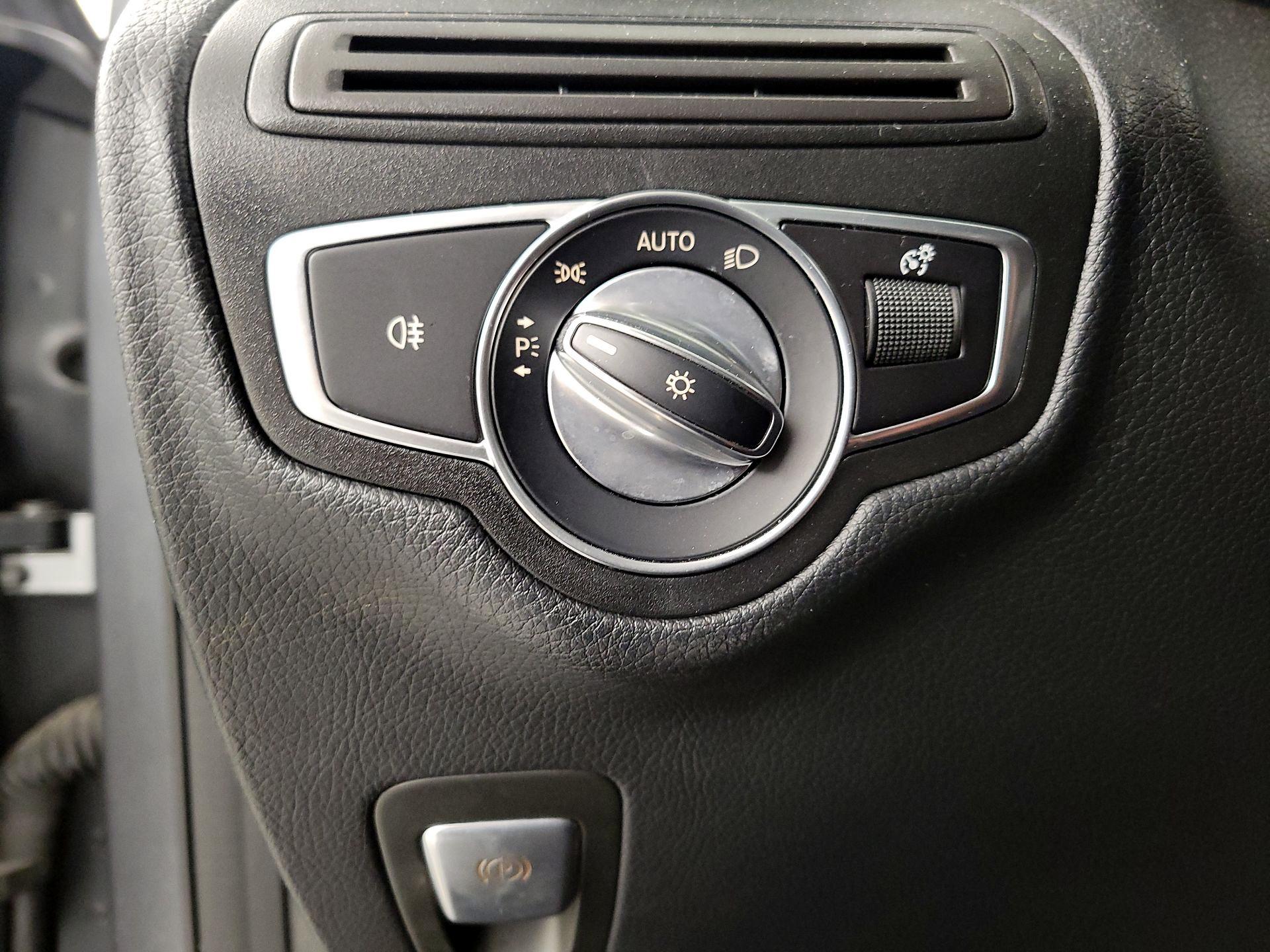 Thumbnail: 2019 Mercedes-Benz GLC - 13