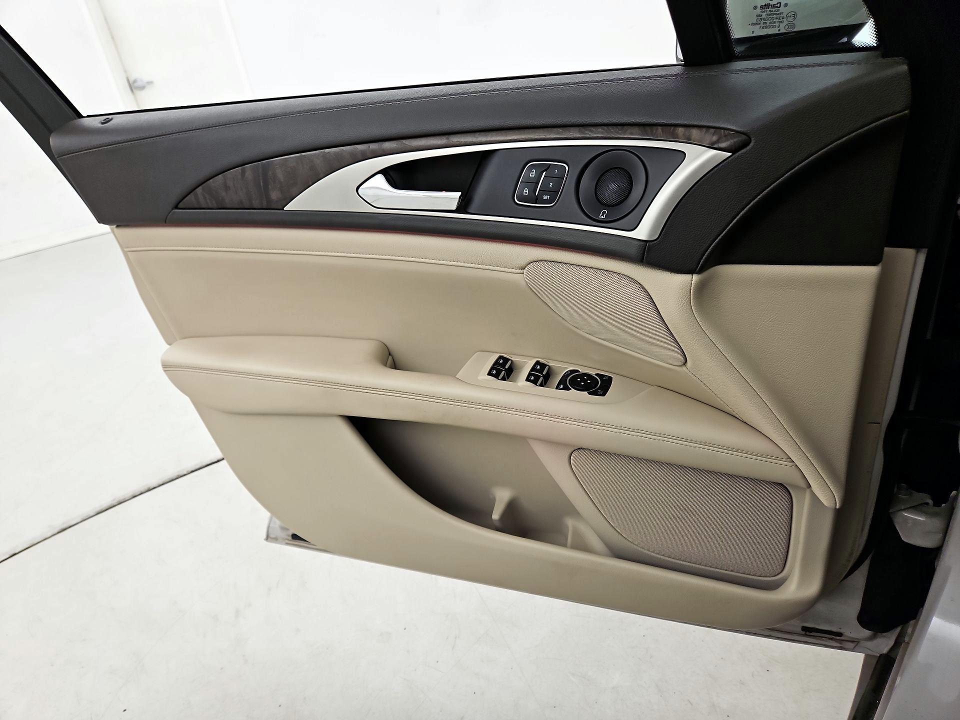 Thumbnail: 2019 Lincoln MKZ - 12