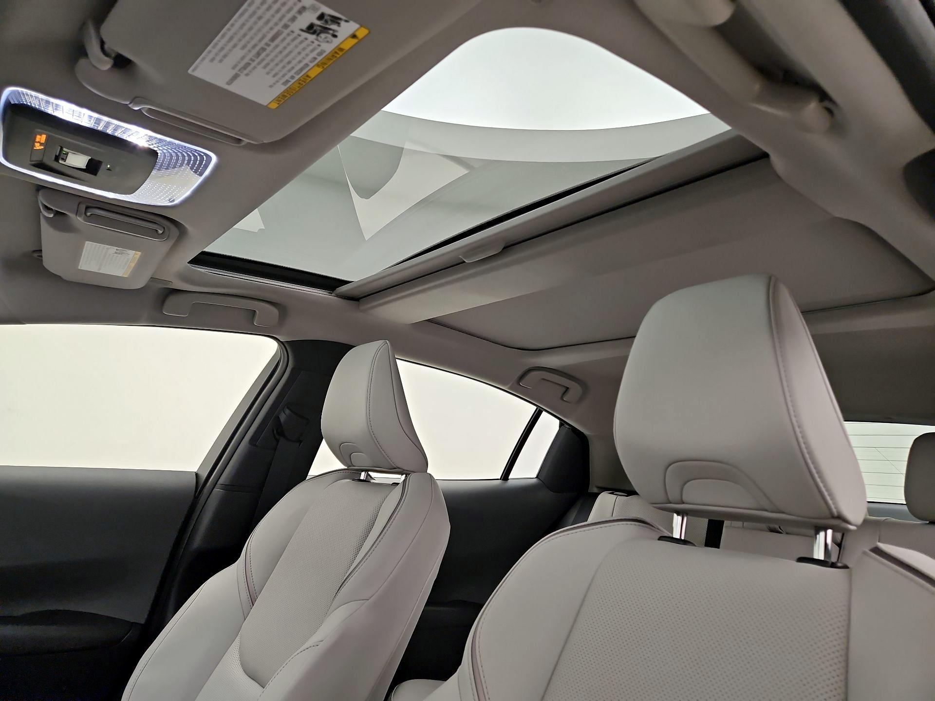 Thumbnail: 2024 Toyota Prius - 20