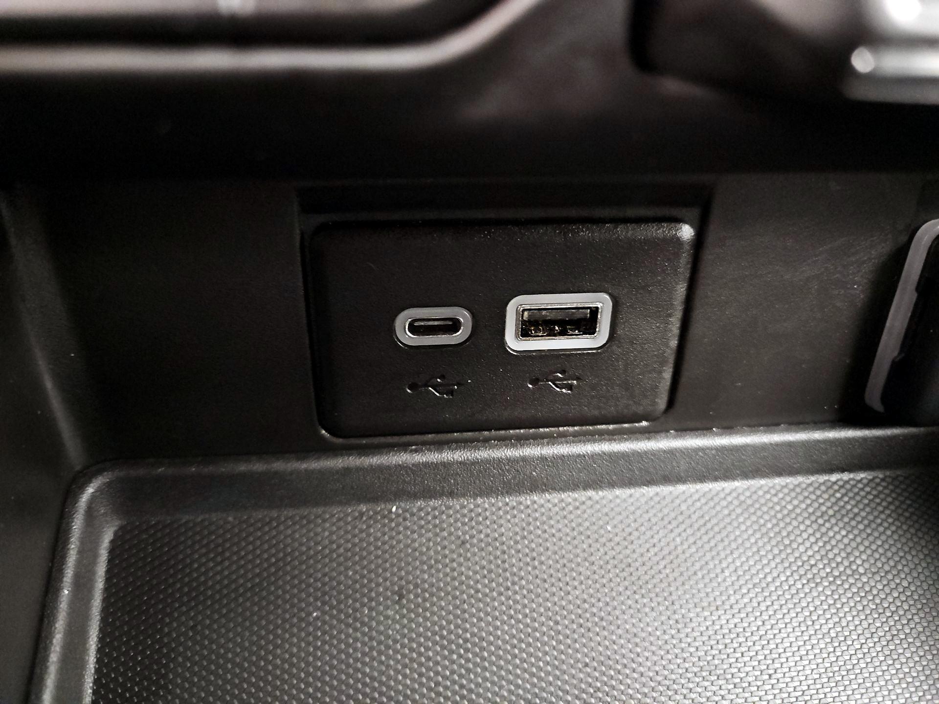 Thumbnail: 2023 GMC Yukon - 18