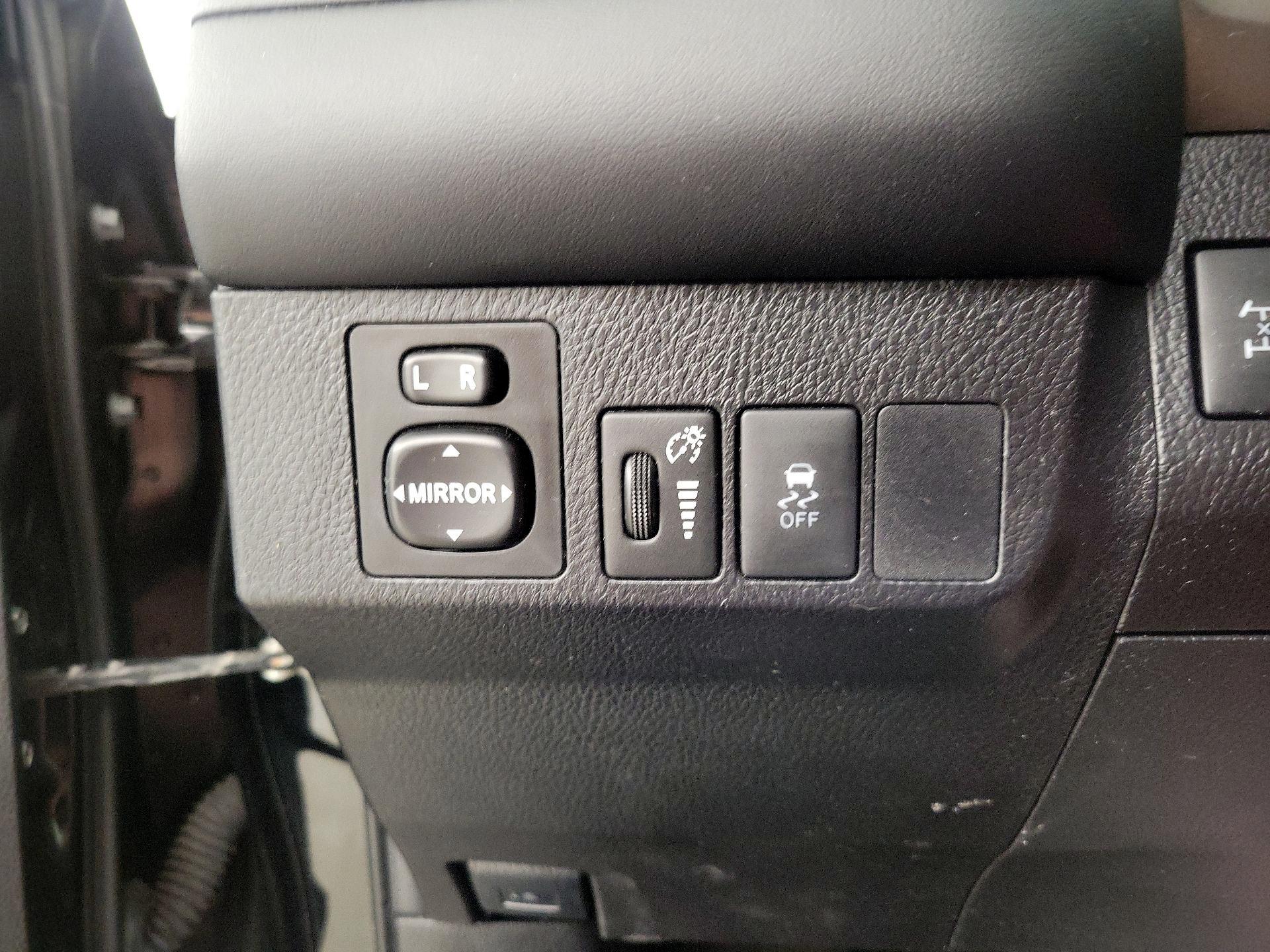 Thumbnail: 2015 Toyota RAV4 - 13