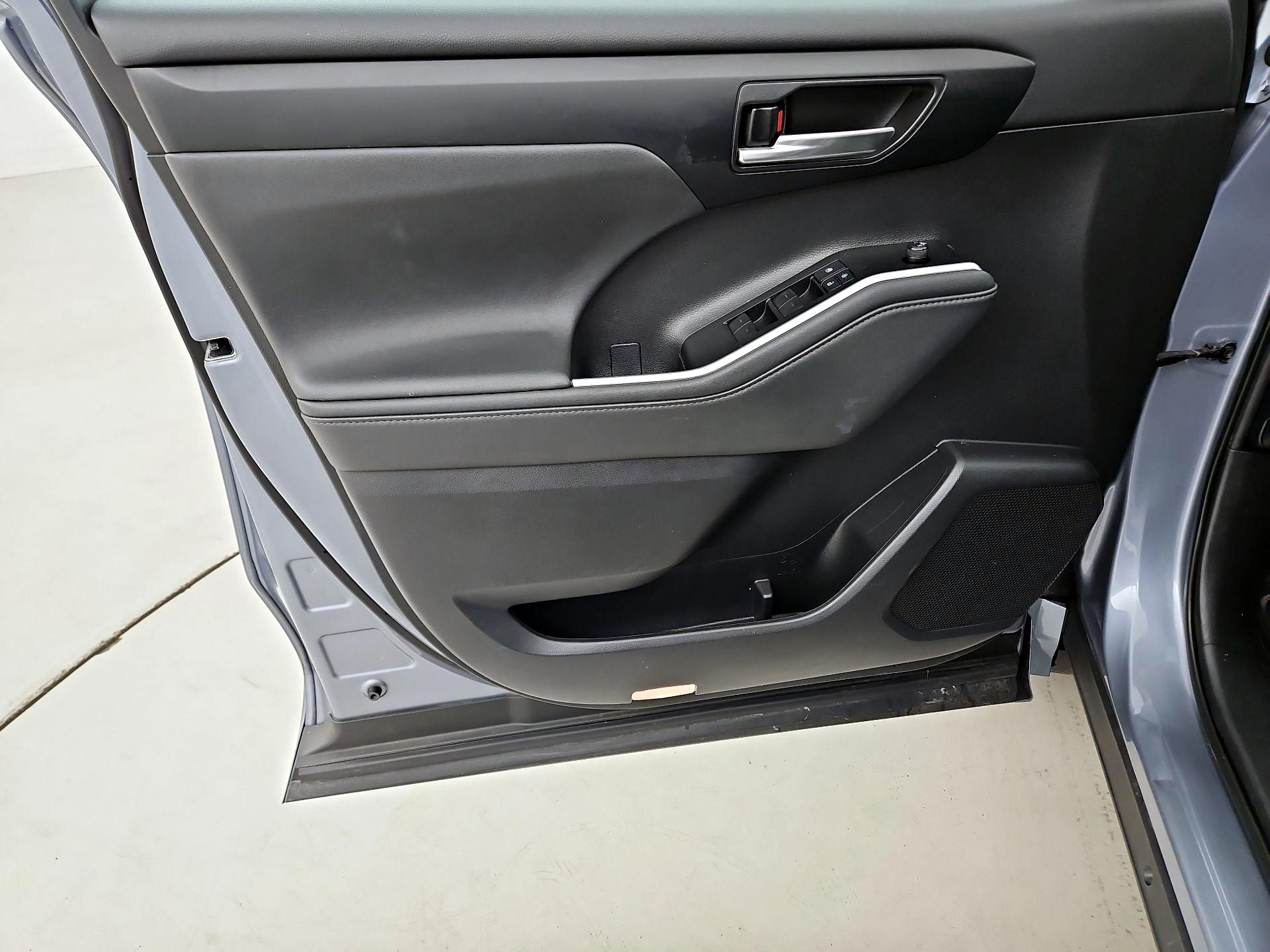 Thumbnail: 2021 Toyota Highlander - 12