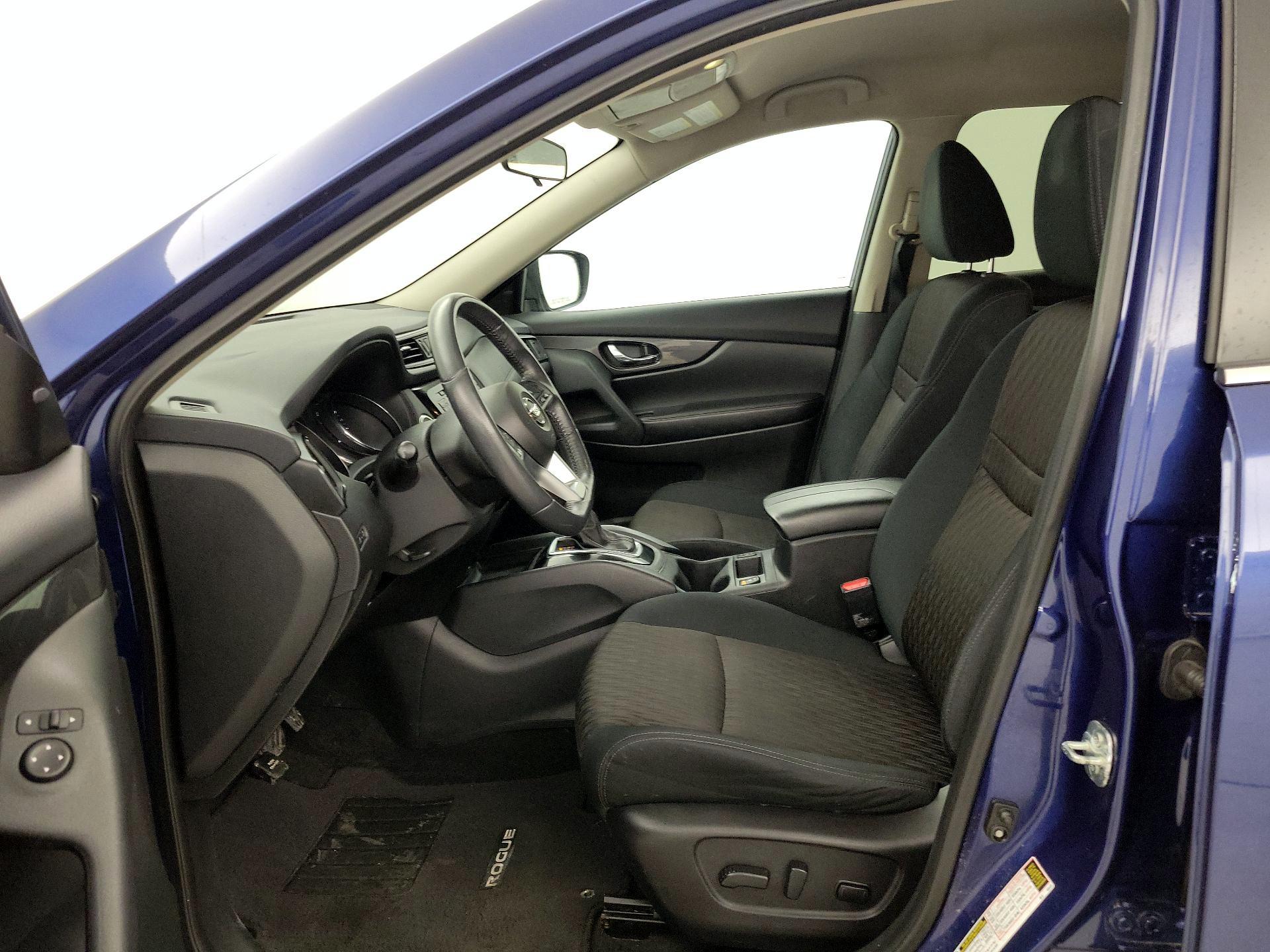 Thumbnail: 2017 Nissan Rogue - 11