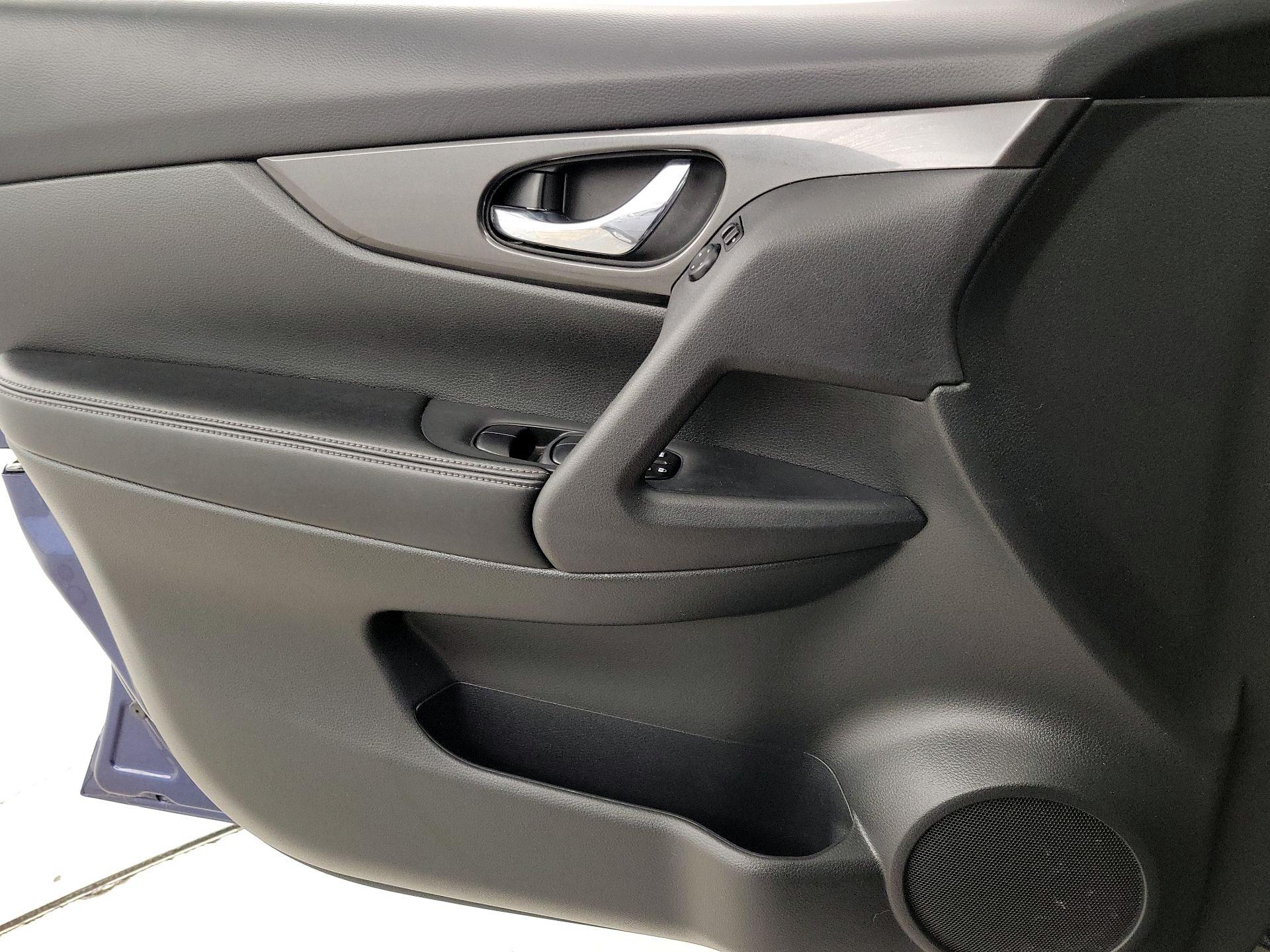 Thumbnail: 2017 Nissan Rogue - 12