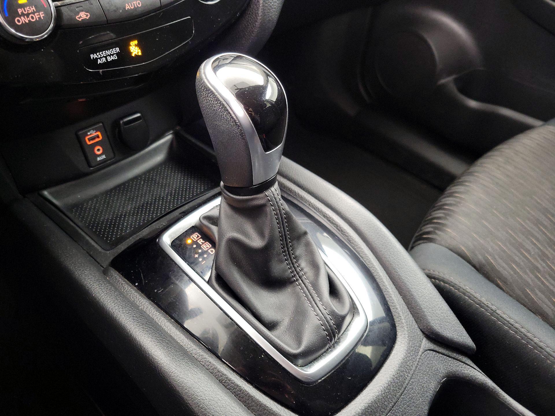 Thumbnail: 2017 Nissan Rogue - 18