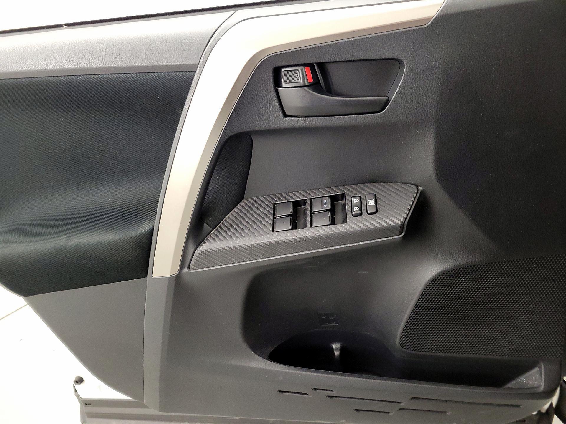 Thumbnail: 2015 Toyota RAV4 - 12