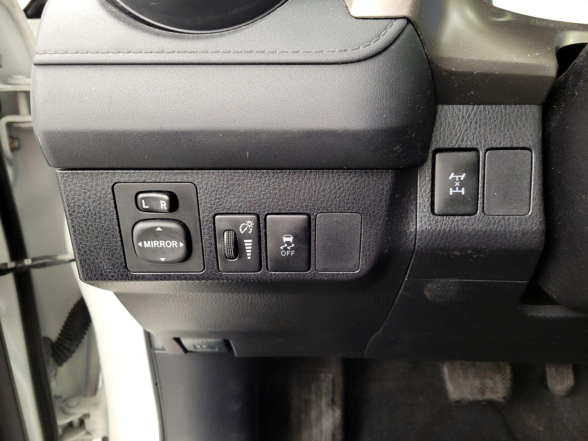 Thumbnail: 2015 Toyota RAV4 - 13