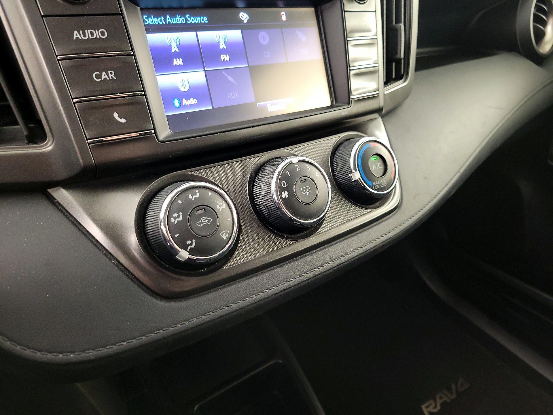 Thumbnail: 2015 Toyota RAV4 - 16