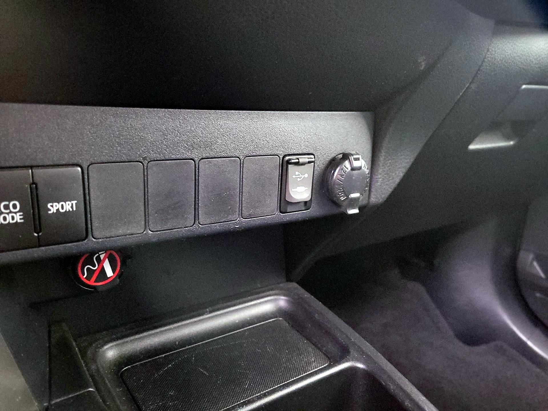 Thumbnail: 2015 Toyota RAV4 - 18