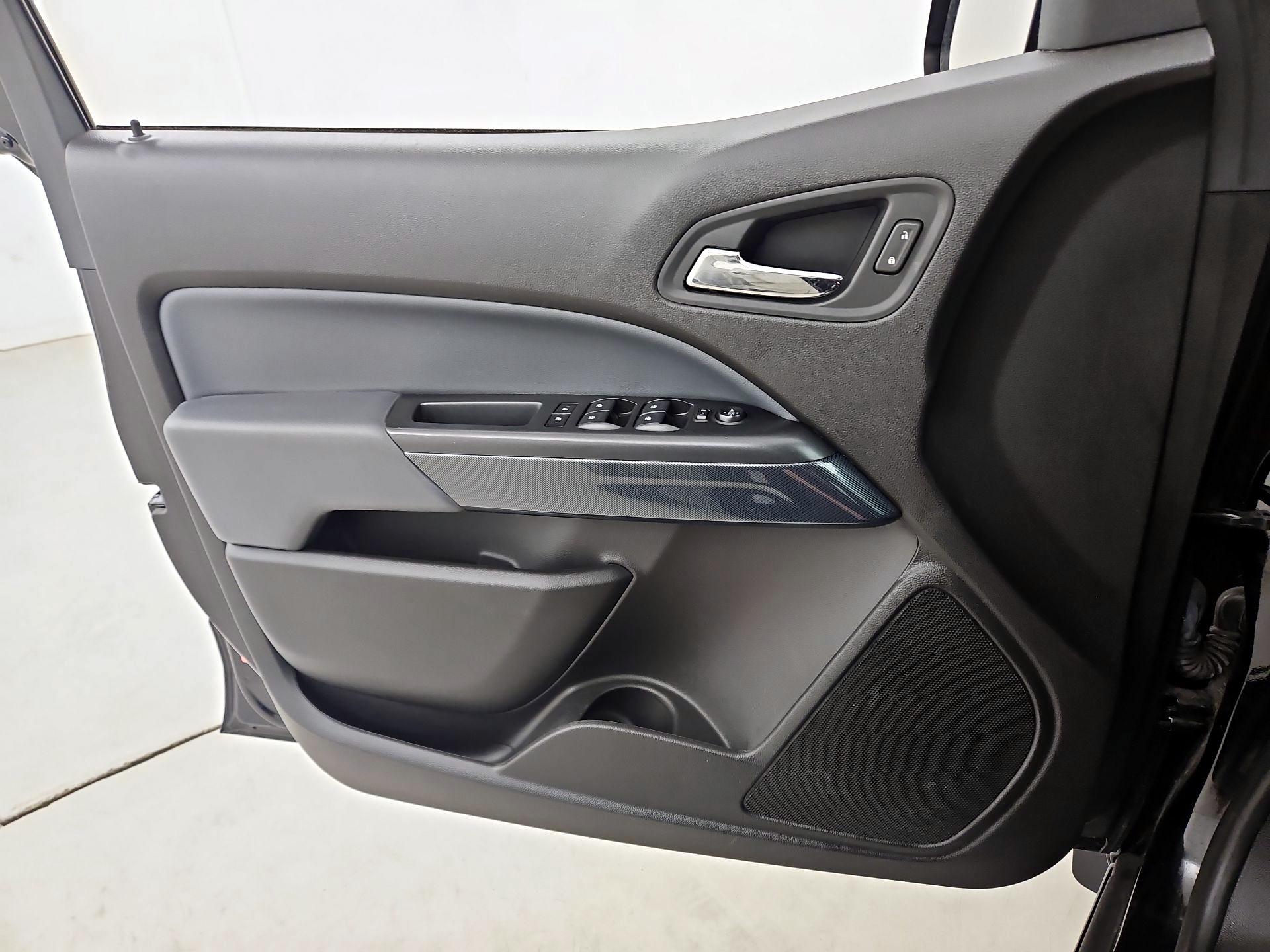 Thumbnail: 2018 Chevrolet Colorado - 12