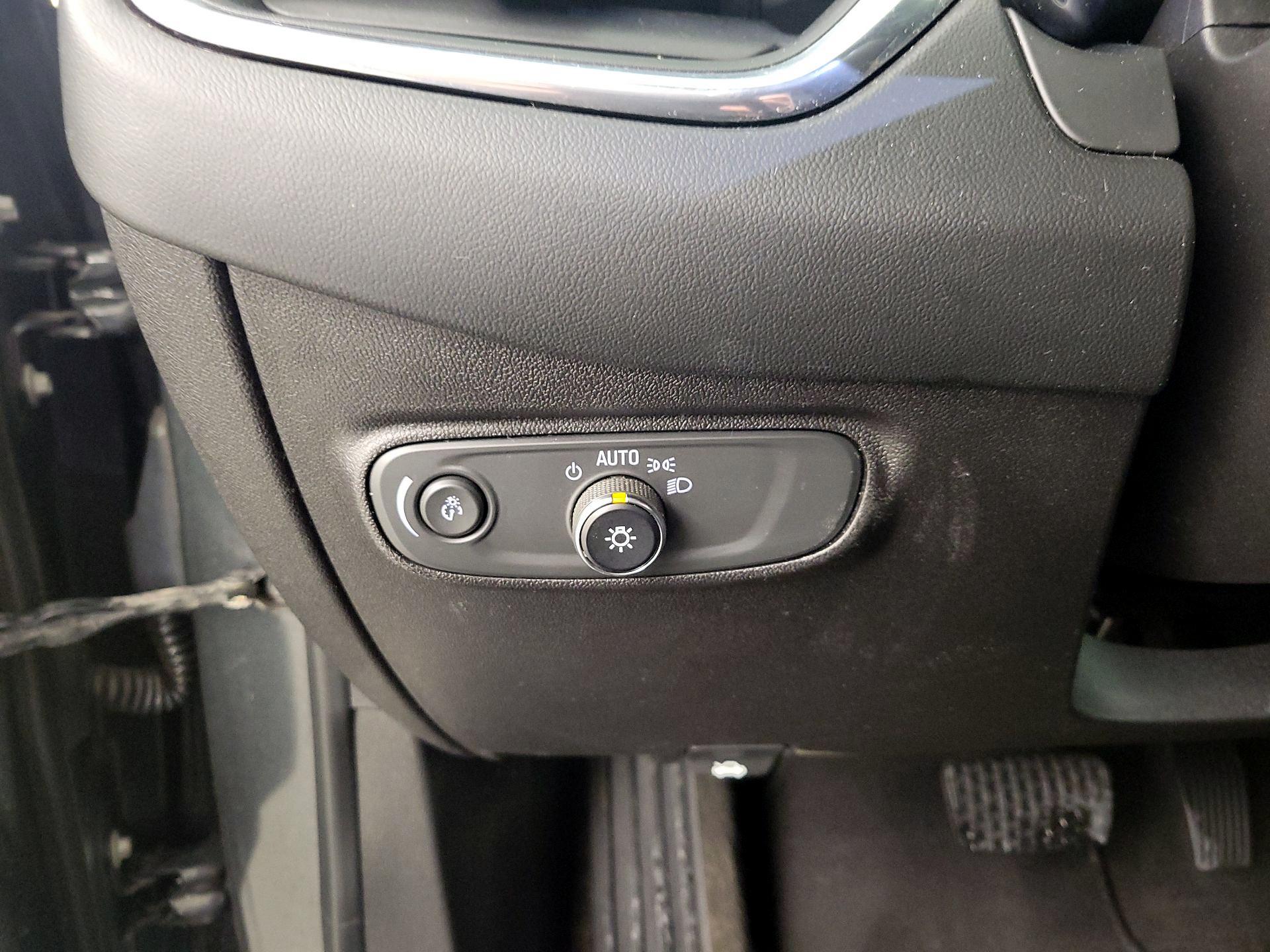 Thumbnail: 2018 Chevrolet Equinox - 13