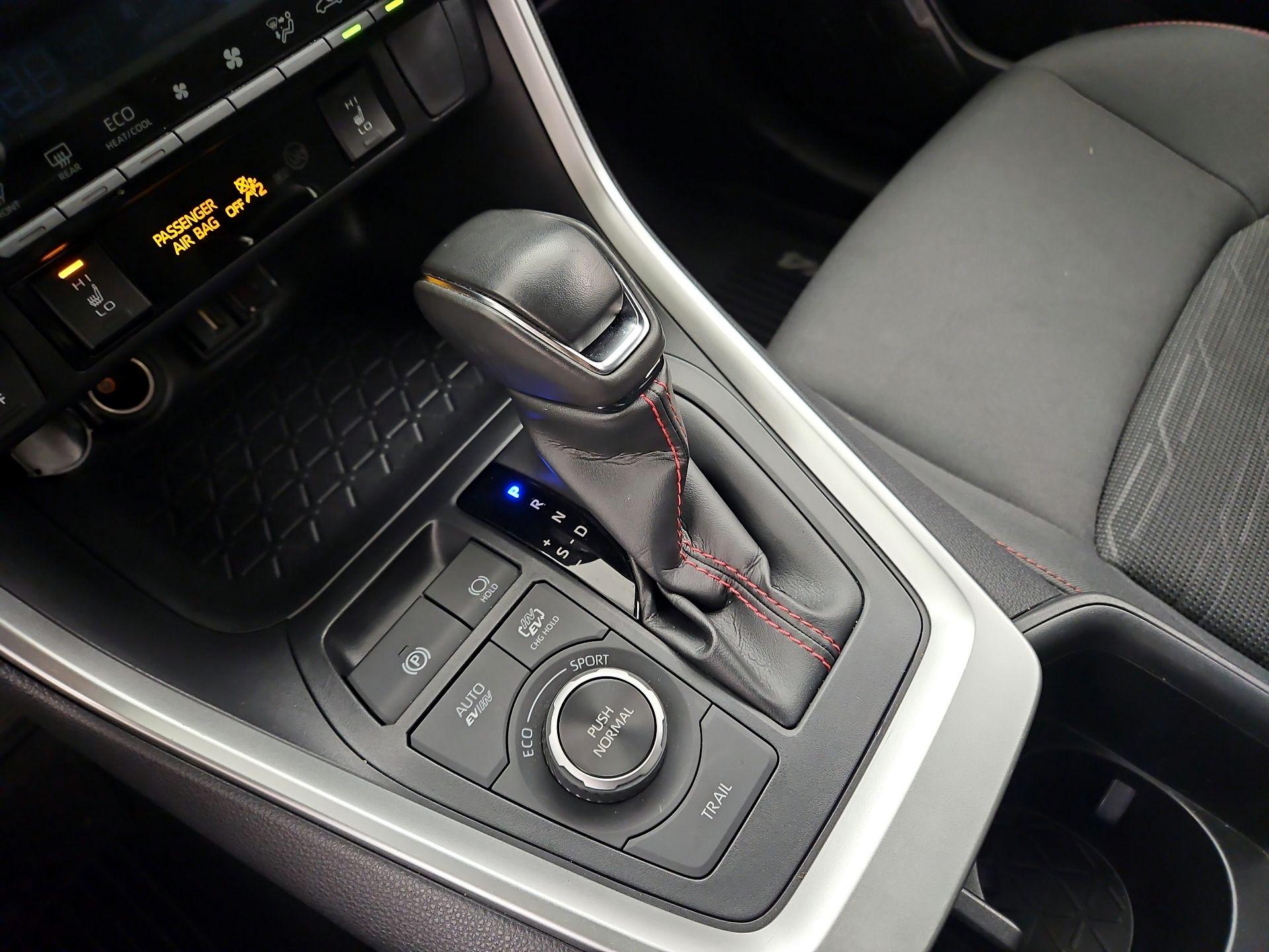 Thumbnail: 2022 Toyota RAV4 - 17