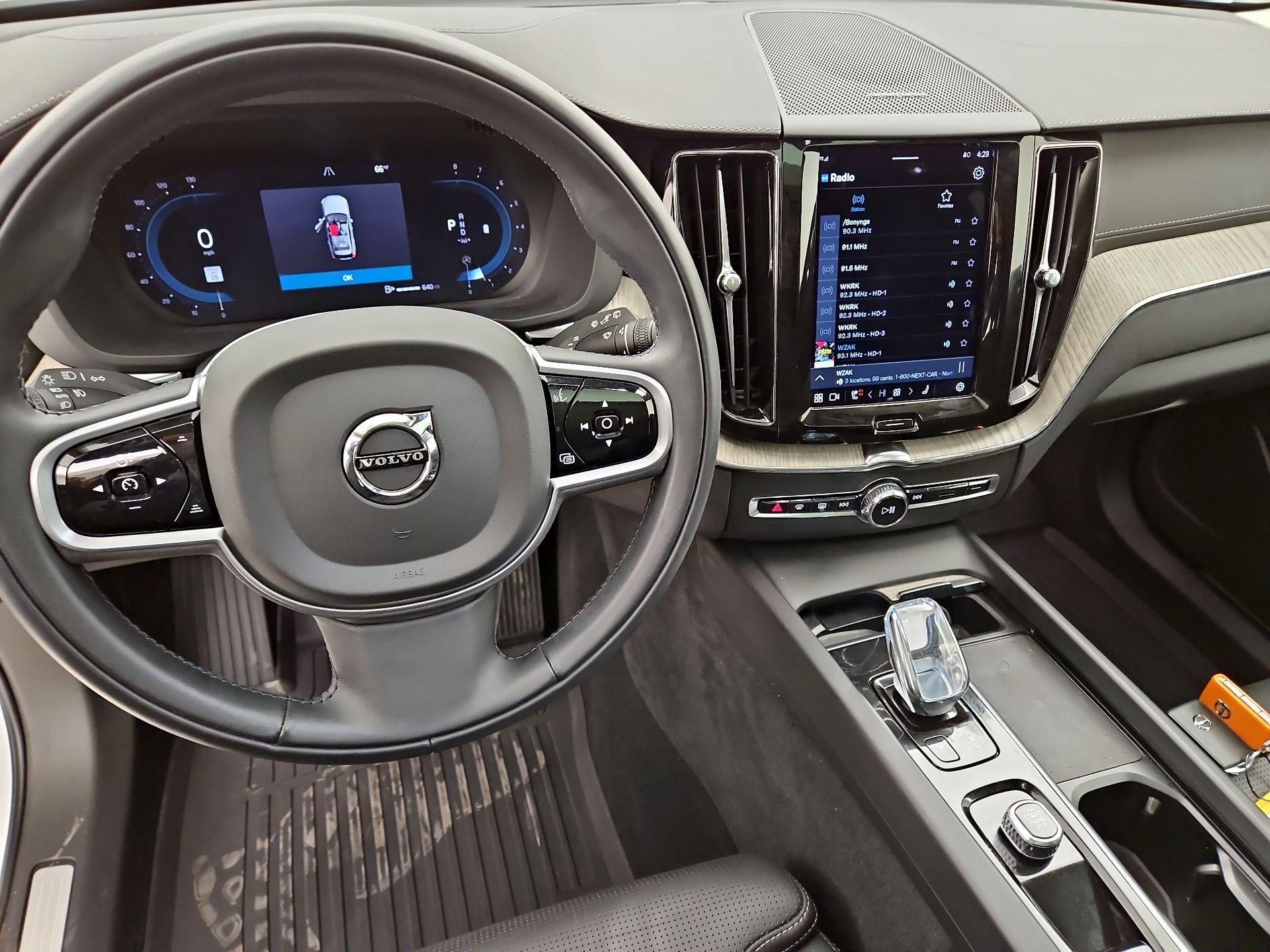 Thumbnail: 2022 Volvo XC60 - 9