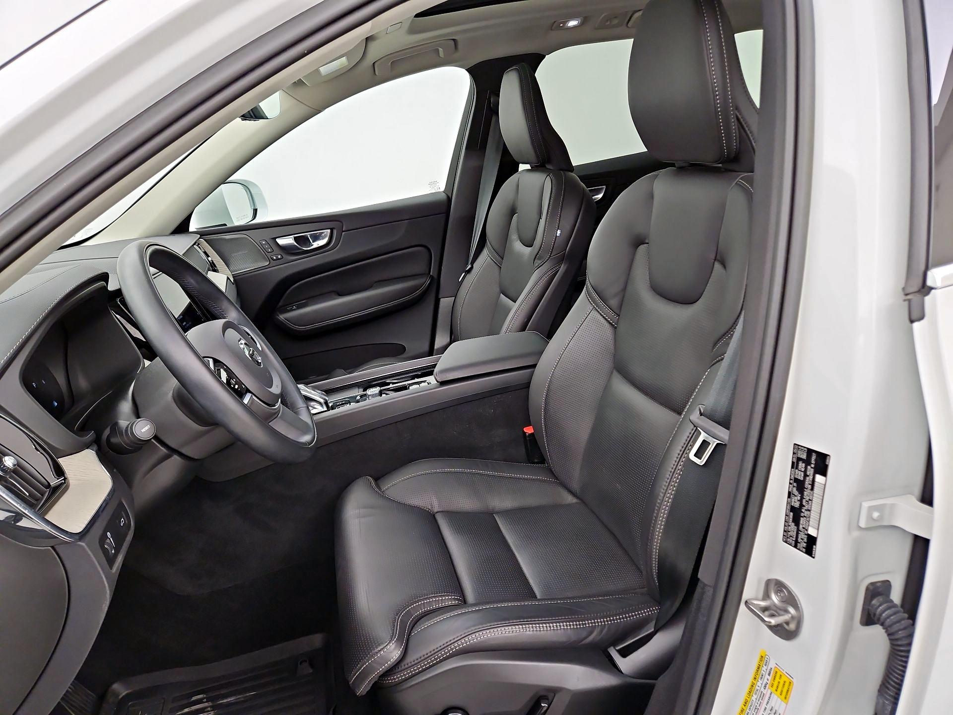 Thumbnail: 2022 Volvo XC60 - 11