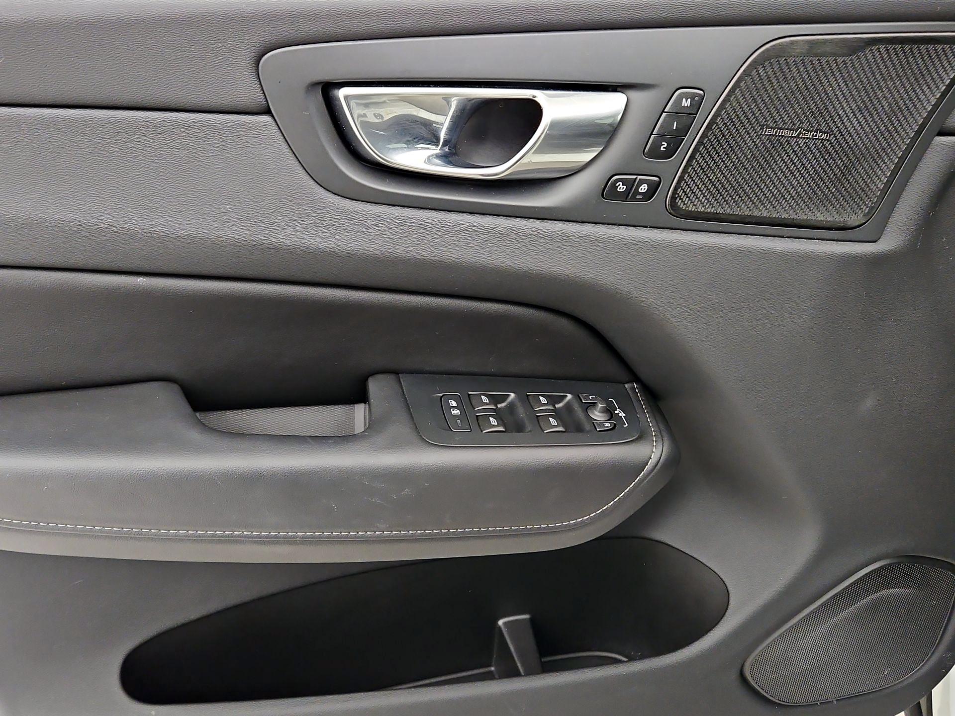 Thumbnail: 2022 Volvo XC60 - 12