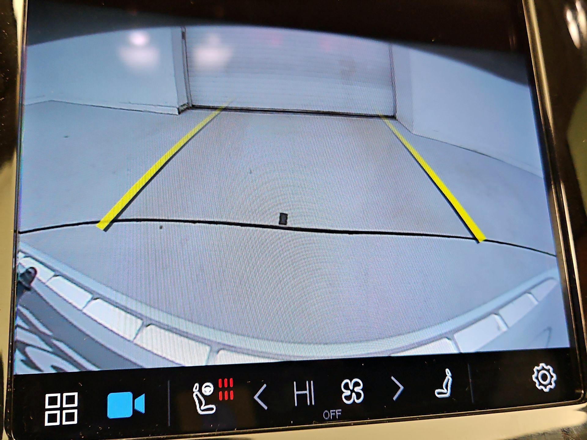 Thumbnail: 2022 Volvo XC60 - 14