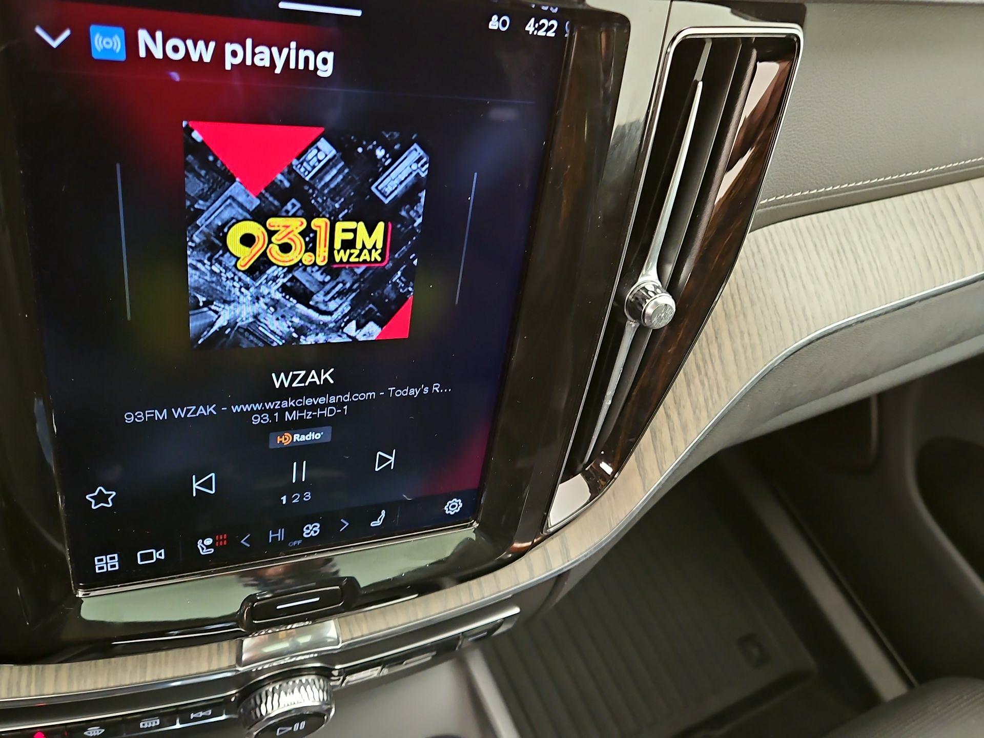 Thumbnail: 2022 Volvo XC60 - 15