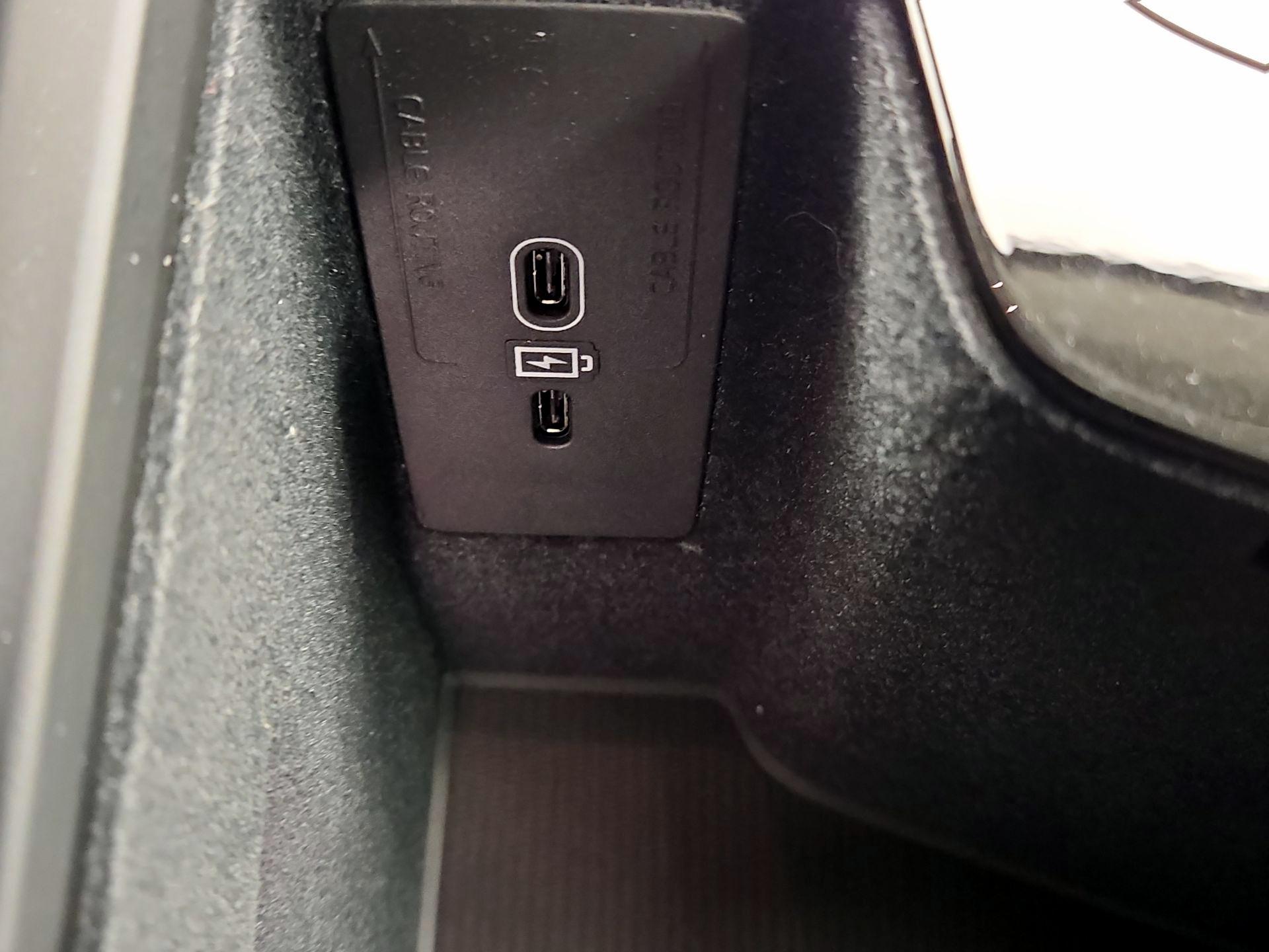 Thumbnail: 2022 Volvo XC60 - 18